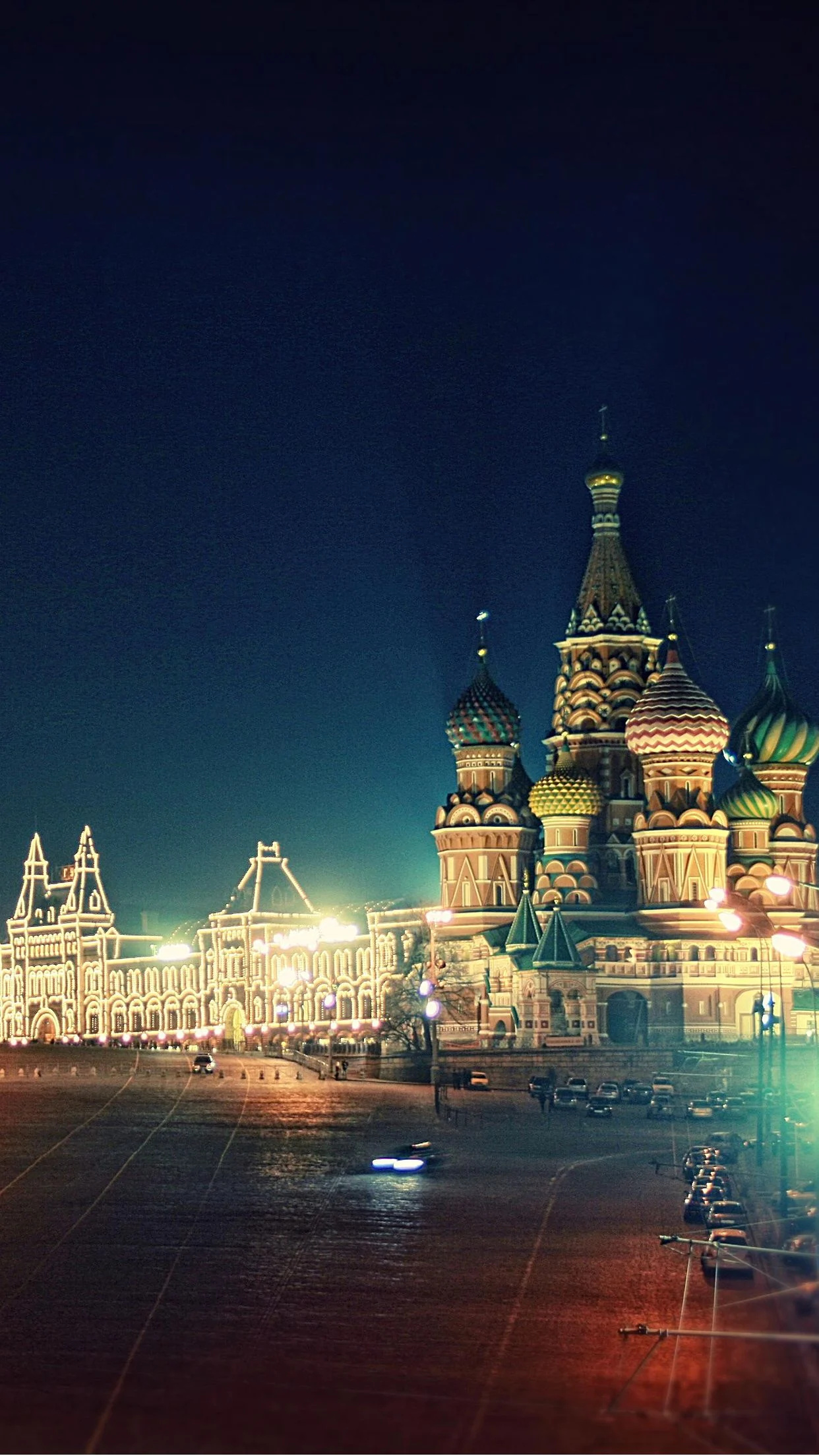 Moscow: The city's Kremlin serves as the seat of power of the Government of Russia. 1250x2210 HD Wallpaper.