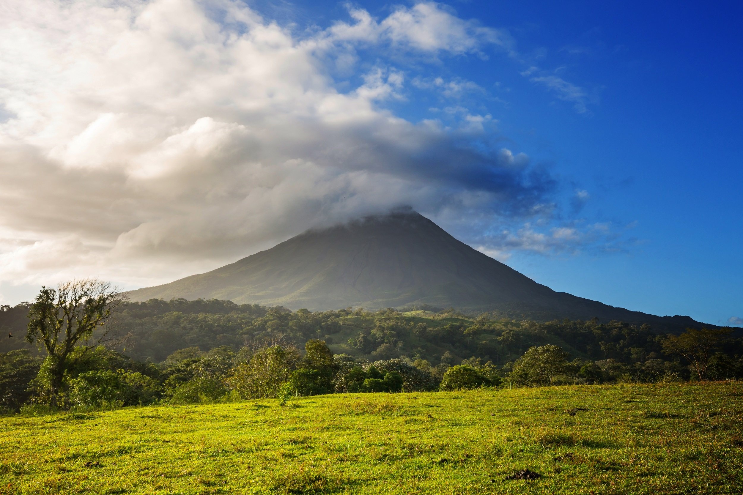 Arenal Volcano, La Fortuna waterfall, Hiking tour, Tourist journey, 2500x1670 HD Desktop