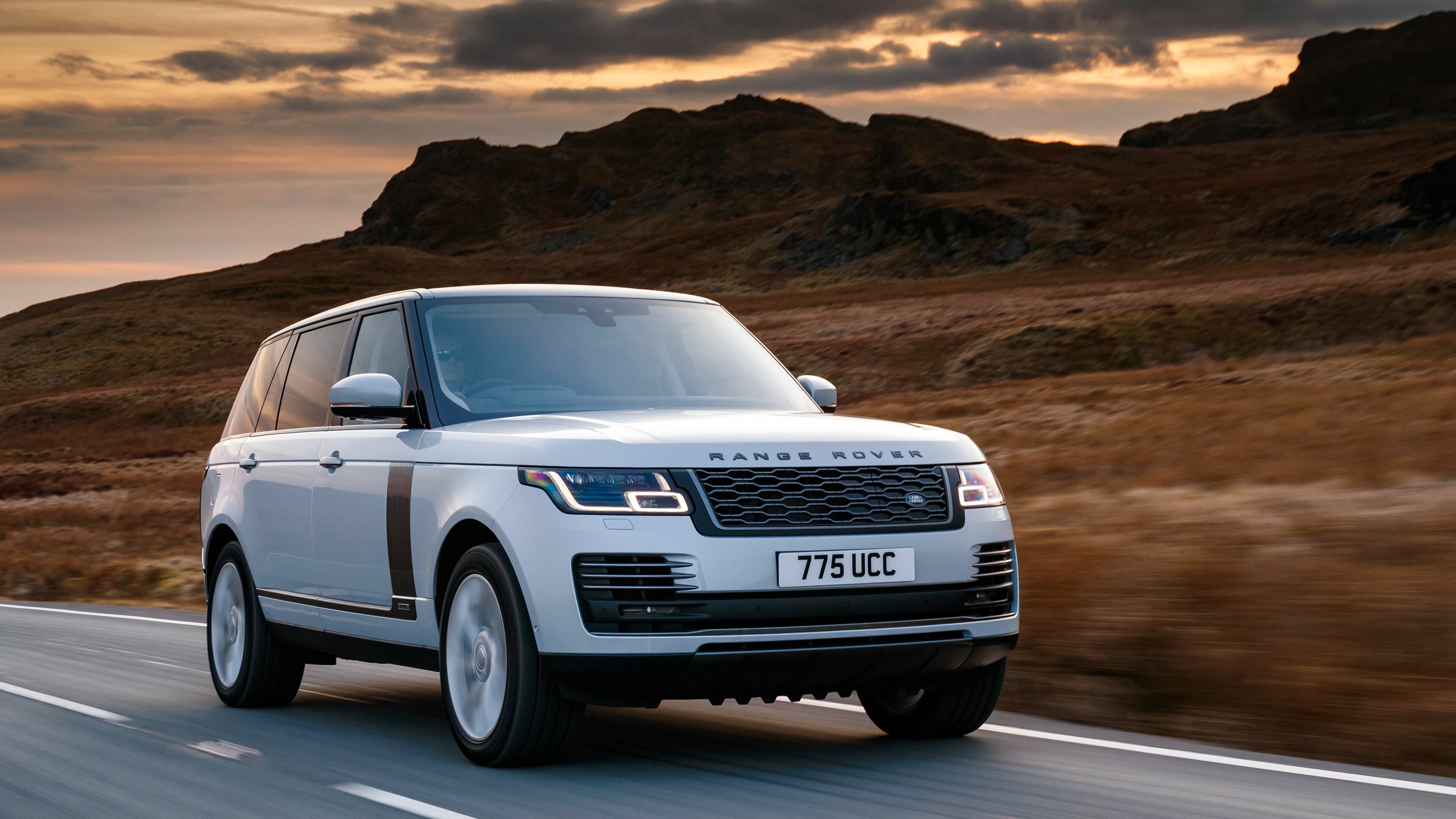 Range Rover: The first prototype was built in 1967 with plate number SYE 157F. 3840x2160 4K Wallpaper.