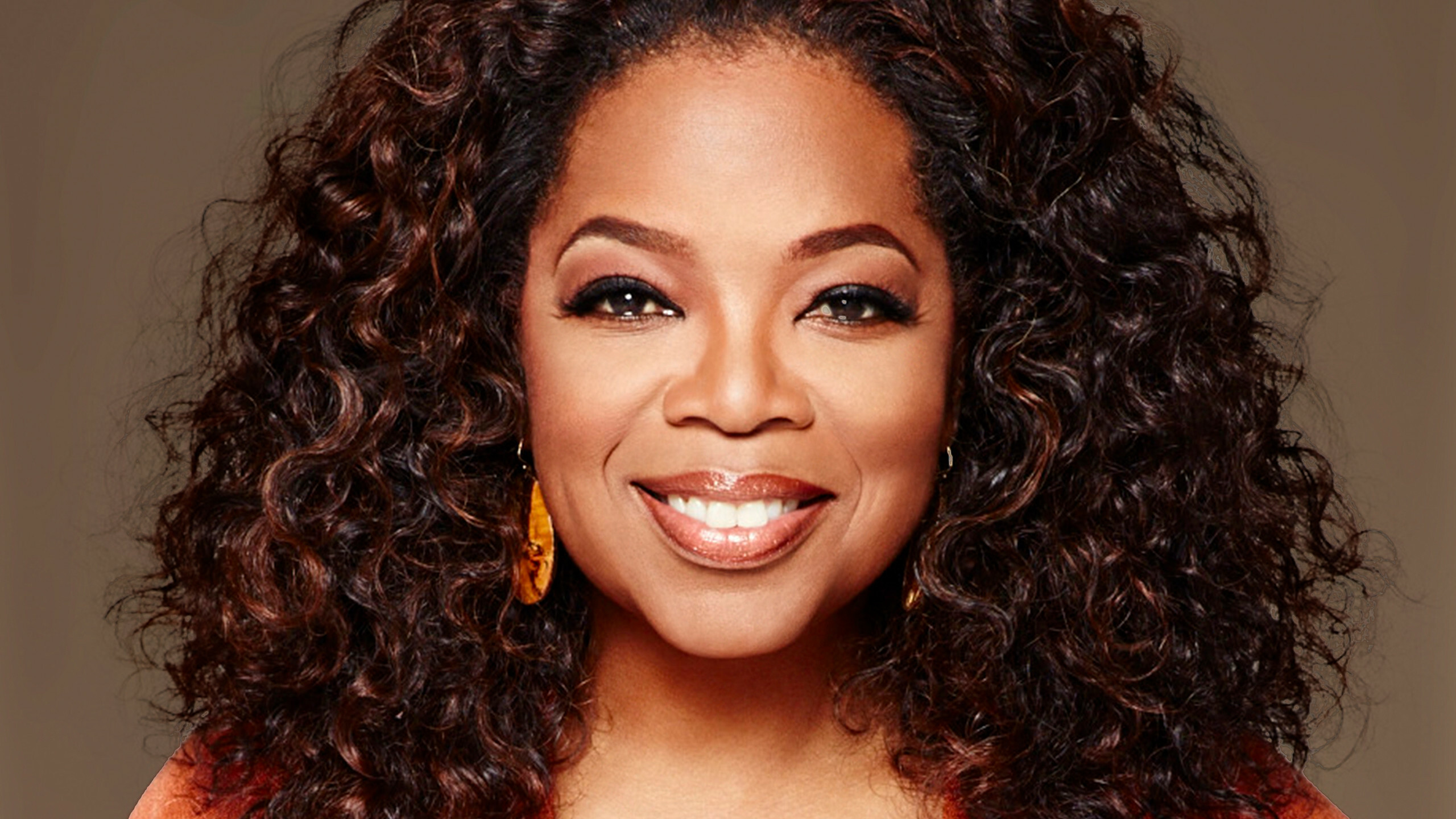Oprah Winfrey: America's first lady of talk shows, Inducted into the National Women's Hall of Fame, 1994. 2560x1440 HD Background.