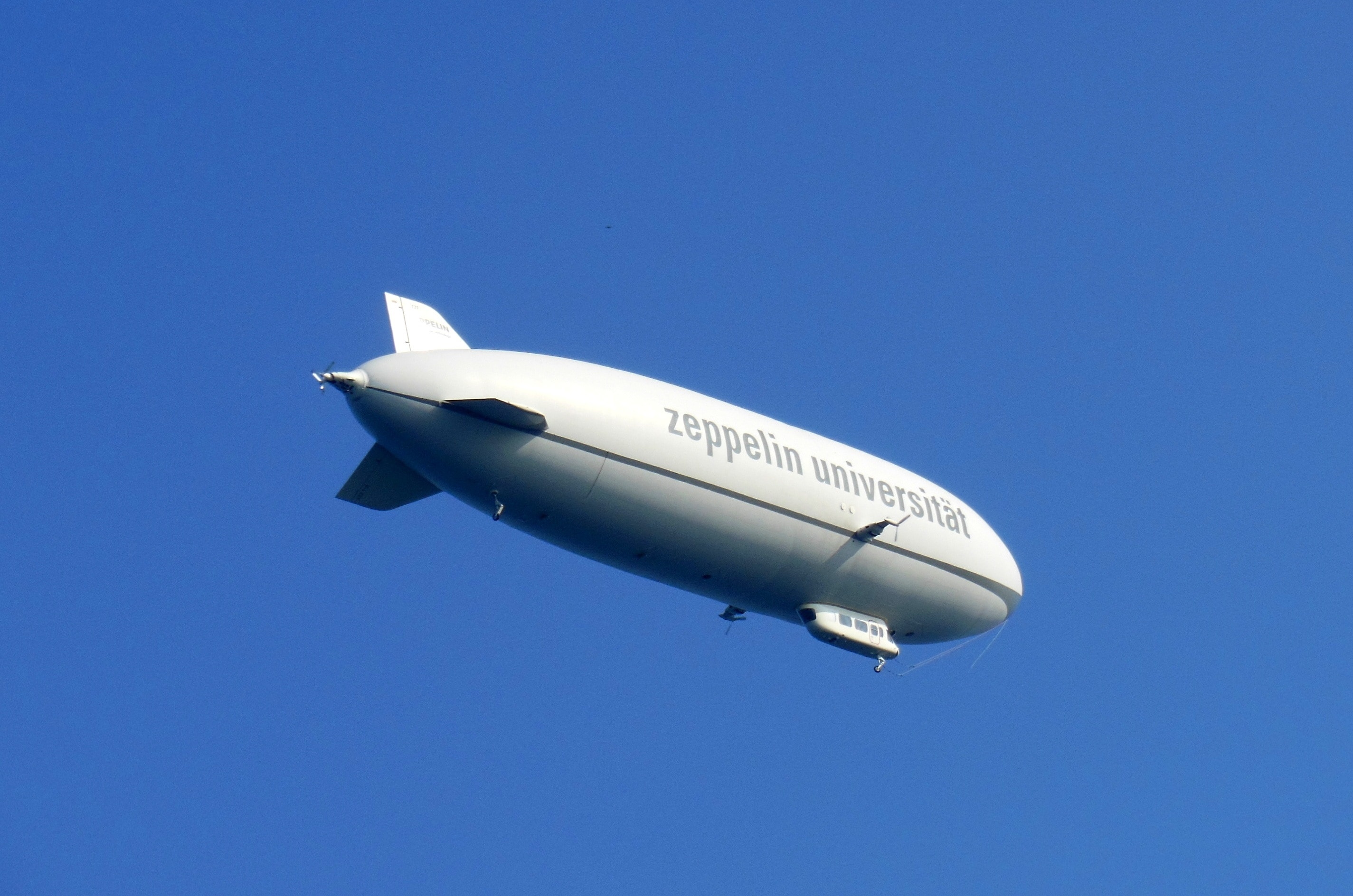 Grey airship, Atmospheric image, Airship photography, Free high-resolution, 2850x1890 HD Desktop
