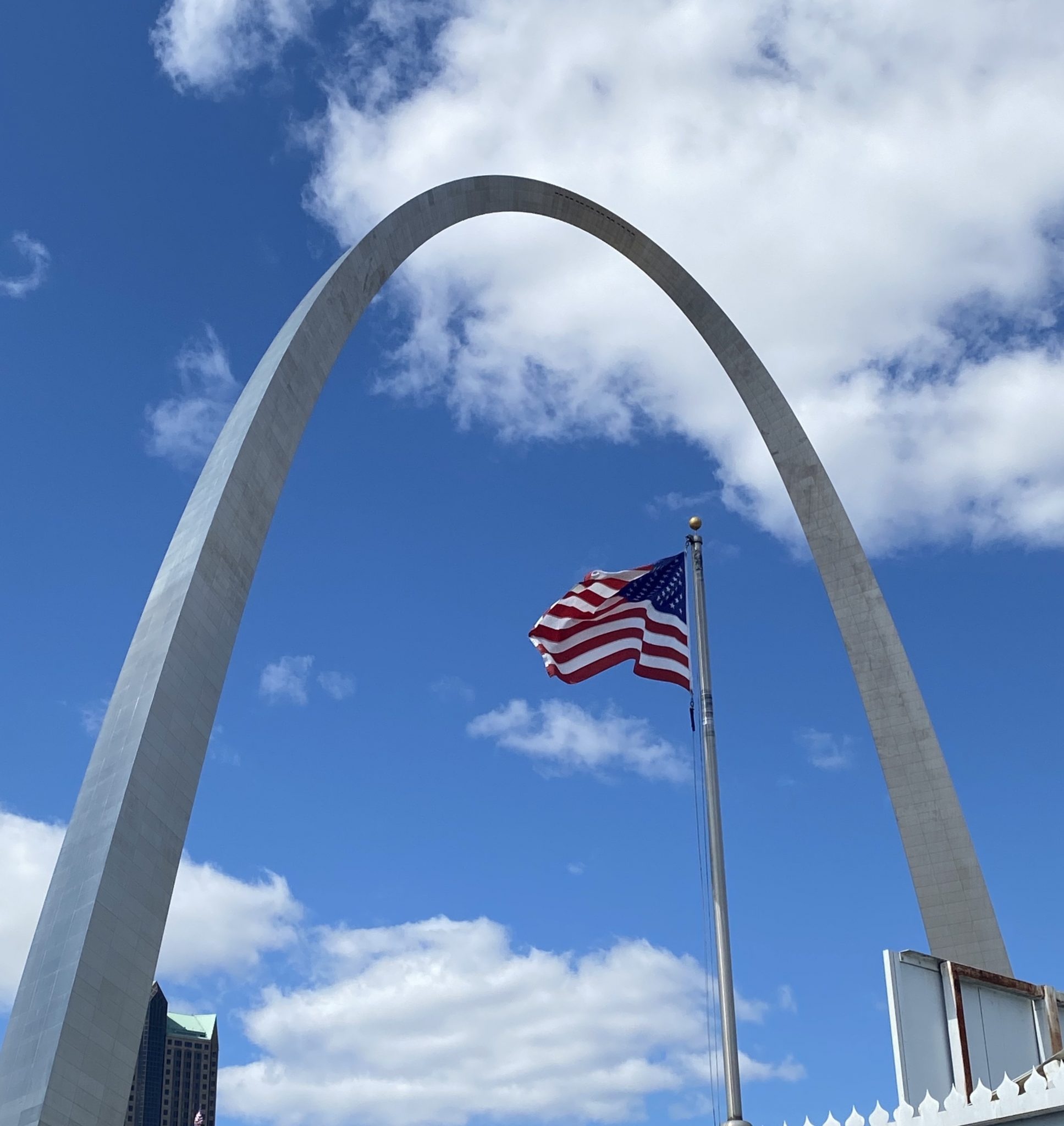 Gateway Arch, American flag, Patriotic symbol, National monument, 1940x2050 HD Phone