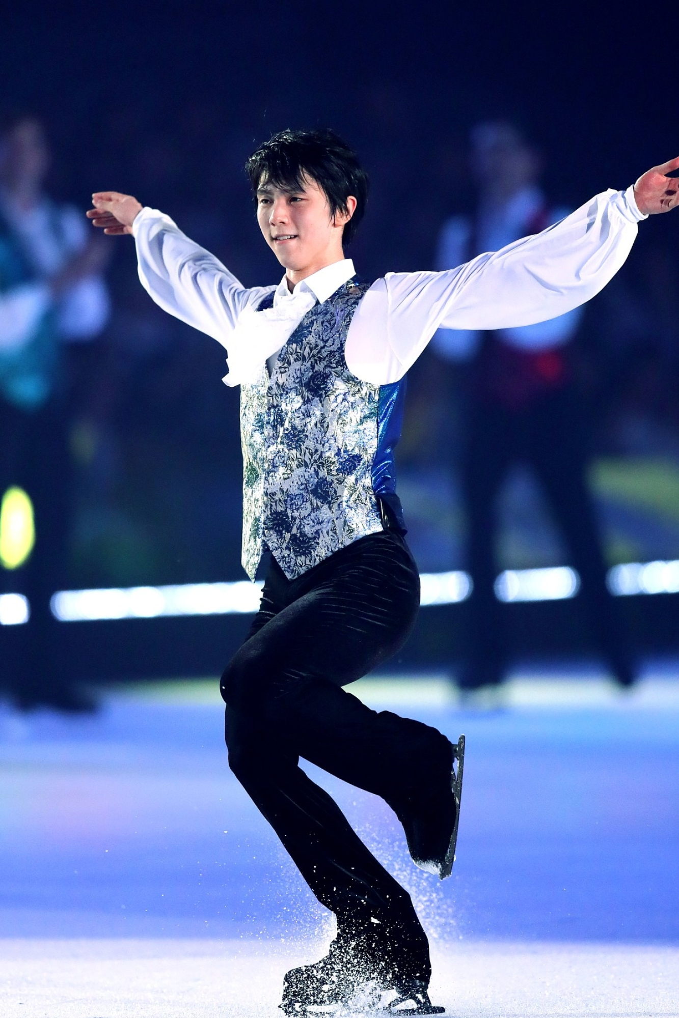 Yuzuru Hanyu, Figure skater, Skating champion, Olympic medalist, 1340x2000 HD Handy