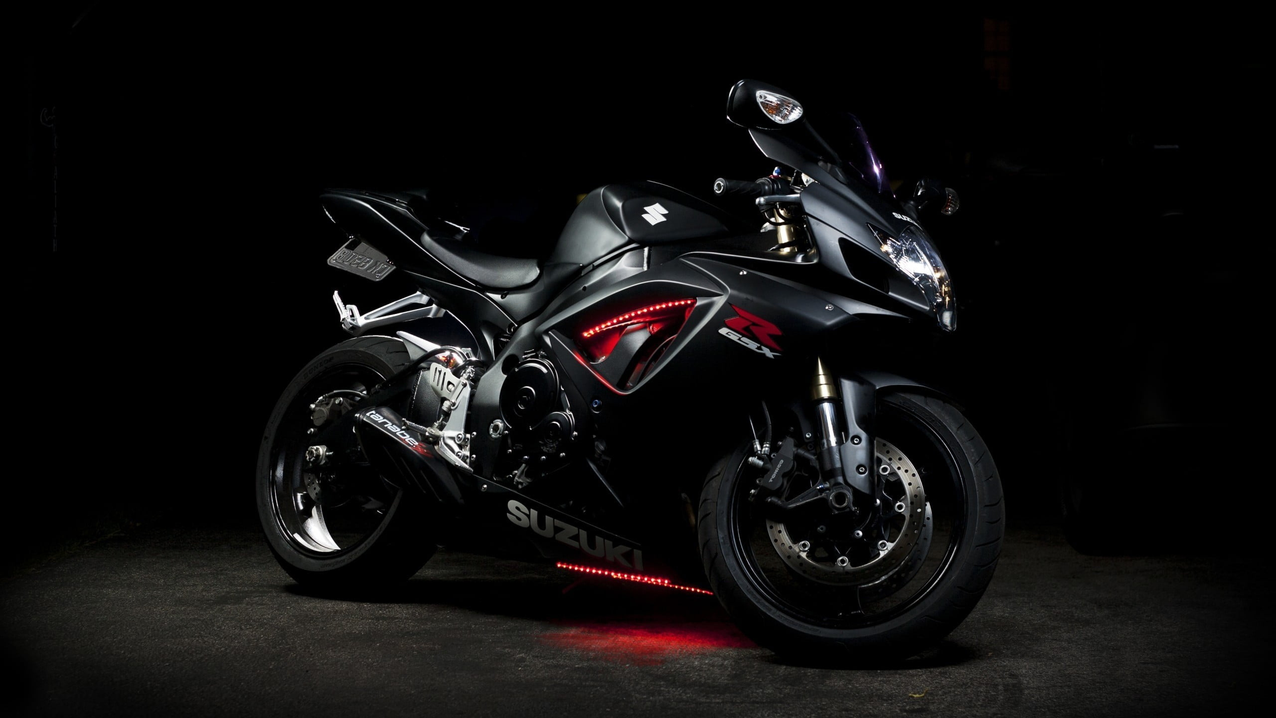 Sports Bike, Black and red beauty, Suzuki GSX-R Gixxer, Motorcycle prowess, 2560x1440 HD Desktop