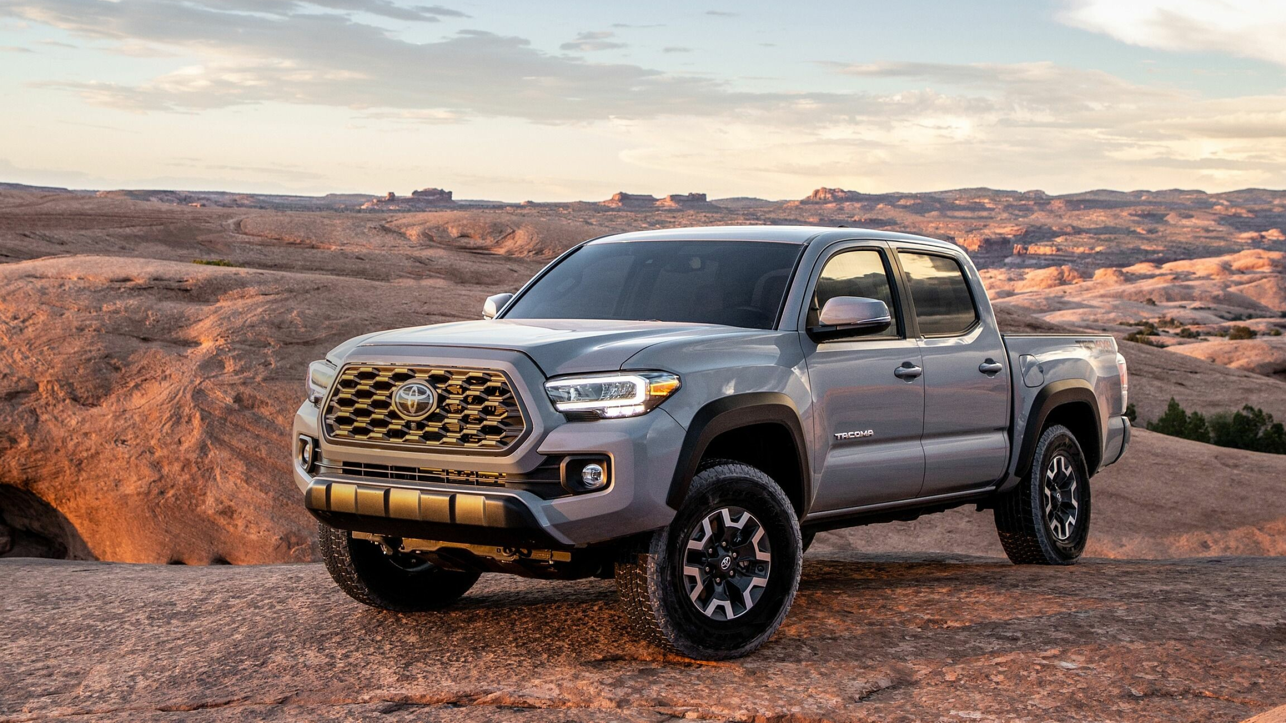Toyota Tacoma: The development of the second generation began in 2000. 2560x1440 HD Background.