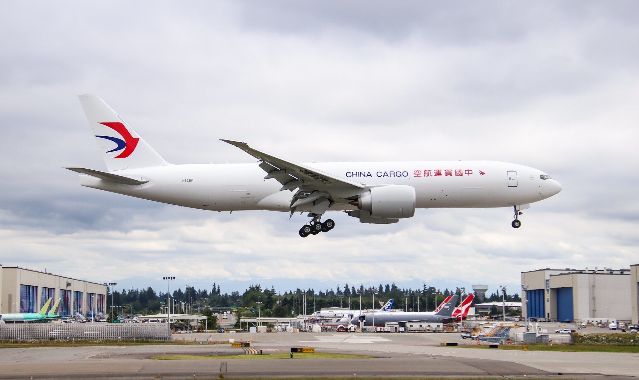 China Eastern Airlines, Cargo deliveries, Boeing 777Fs, Aviation logistics, 2050x1220 HD Desktop
