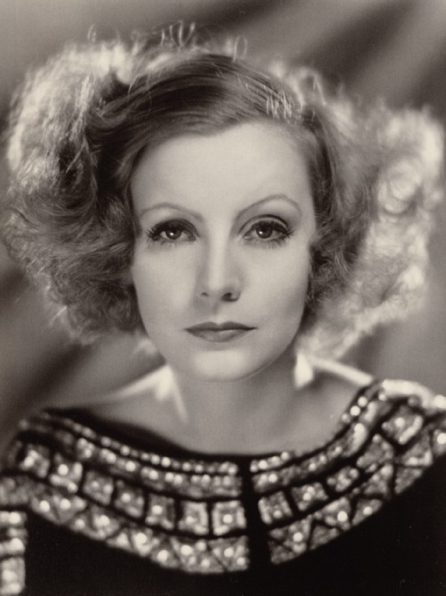 Greta Garbo, Famous Actor, Jooinn, 1440x1920 HD Phone