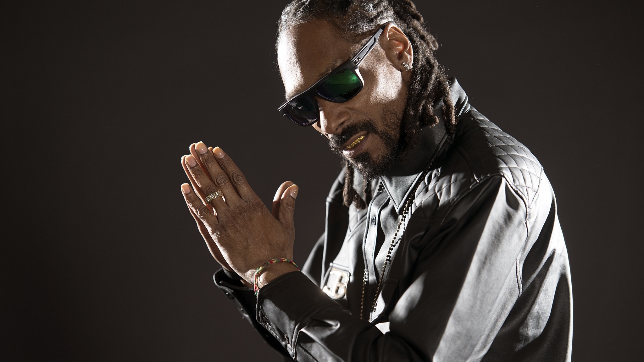 Snoop Dogg, Captivating images, Stunning photos, Artistic backgrounds, 2050x1160 HD Desktop