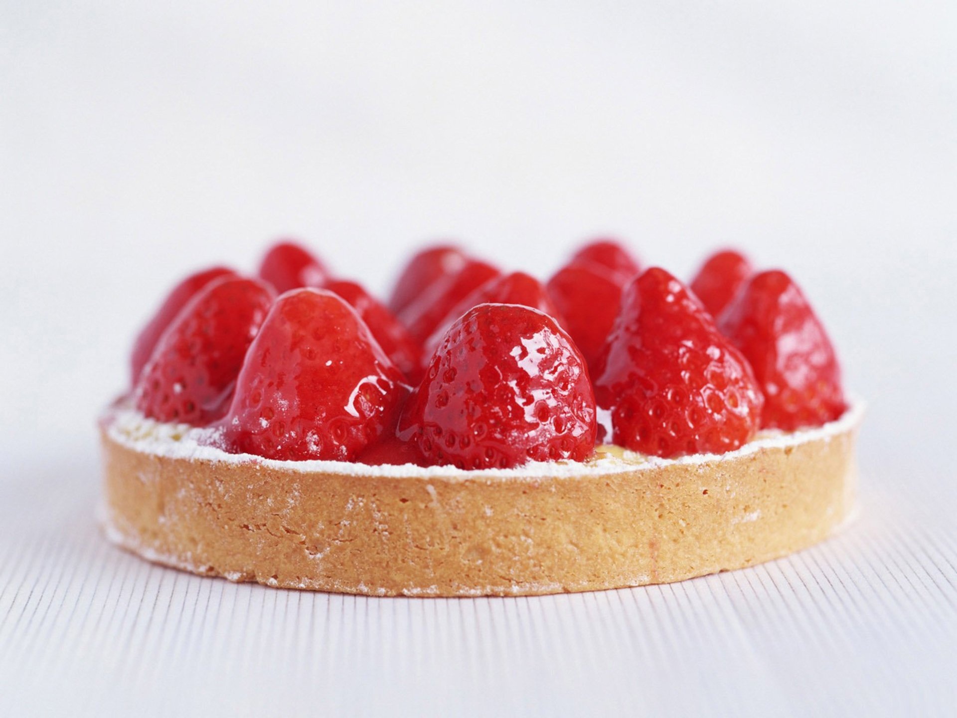 Tart: Have a layer of pastry cream or custard to hold the fruit in place. 1920x1440 HD Background.