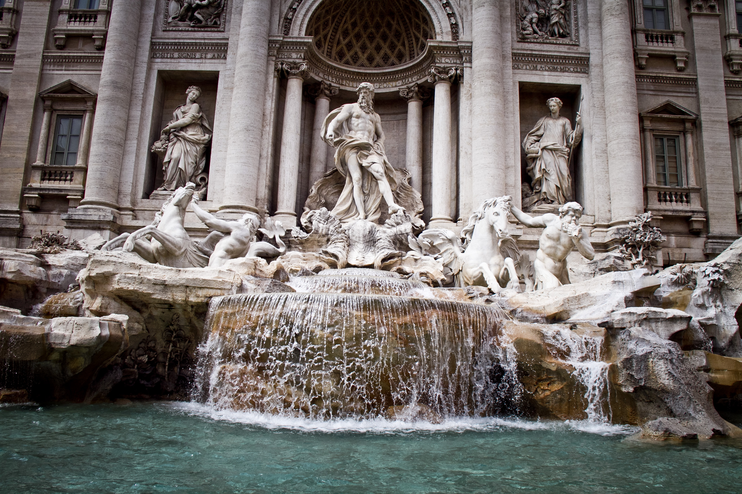 Trevi Fountain, Rome skyline, Water fountain, Italian architecture, 2600x1730 HD Desktop