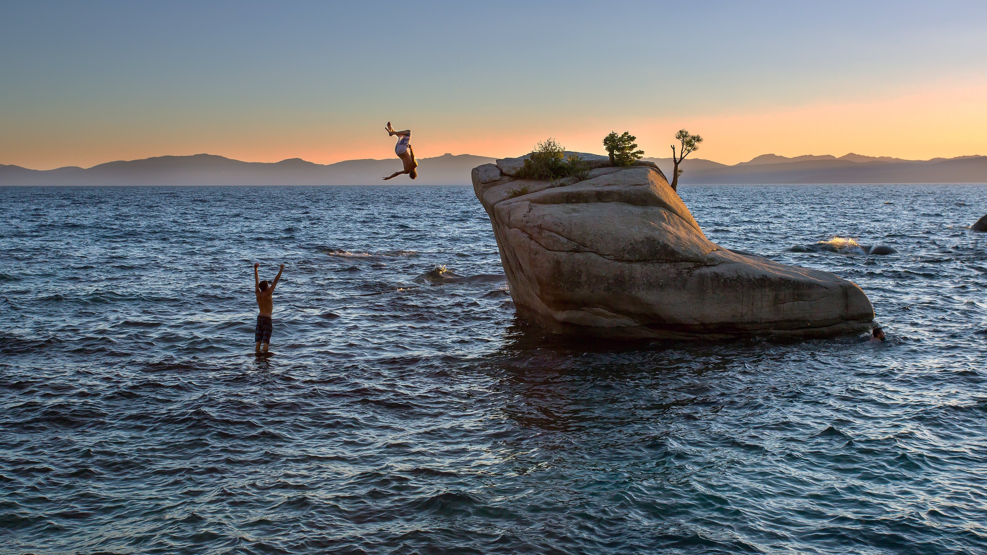 Lake Tahoe 4K wallpaper, Astonishing landscapes, Pristine beauty, Serene surroundings, 3840x2160 4K Desktop