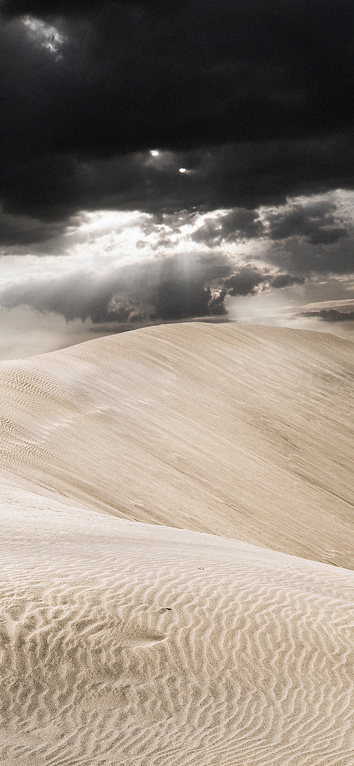 Desert: As the wind blows, saltation and creep take place on the windward side of the dune and individual grains of sand move uphill, When they reach the crest, they cascade down the far side. 1130x2440 HD Wallpaper.