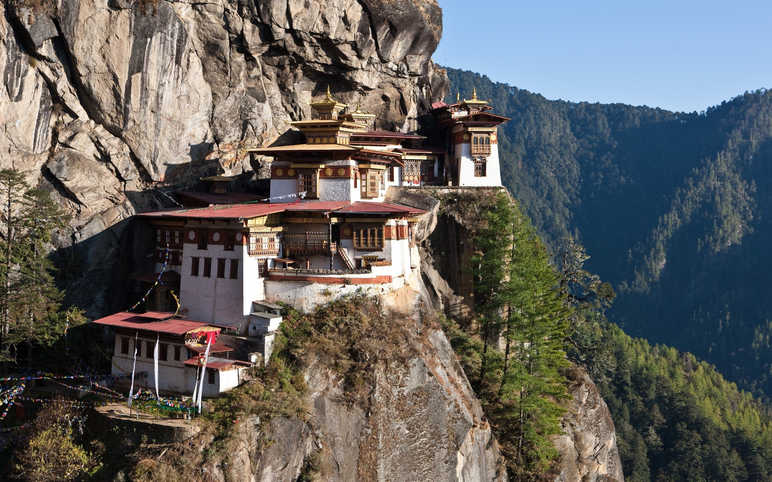 Mountain Bhutan cliff house, Himalayan paradise, Majestic wallpapers, Stunning landscapes, 2560x1600 HD Desktop