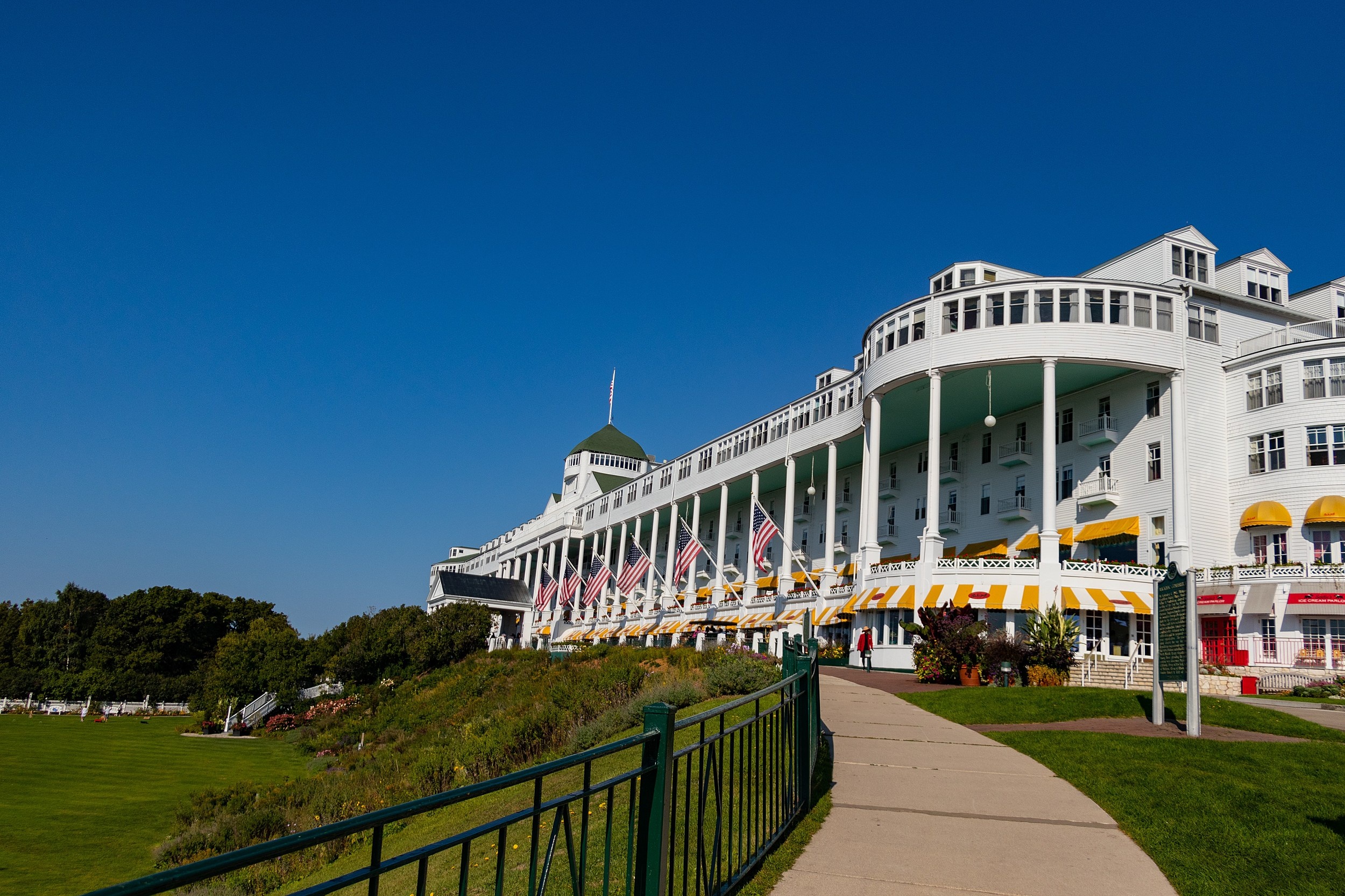 Timeless beauty, Mackinac Island, Tranquil atmosphere, Picturesque scenery, 2500x1670 HD Desktop