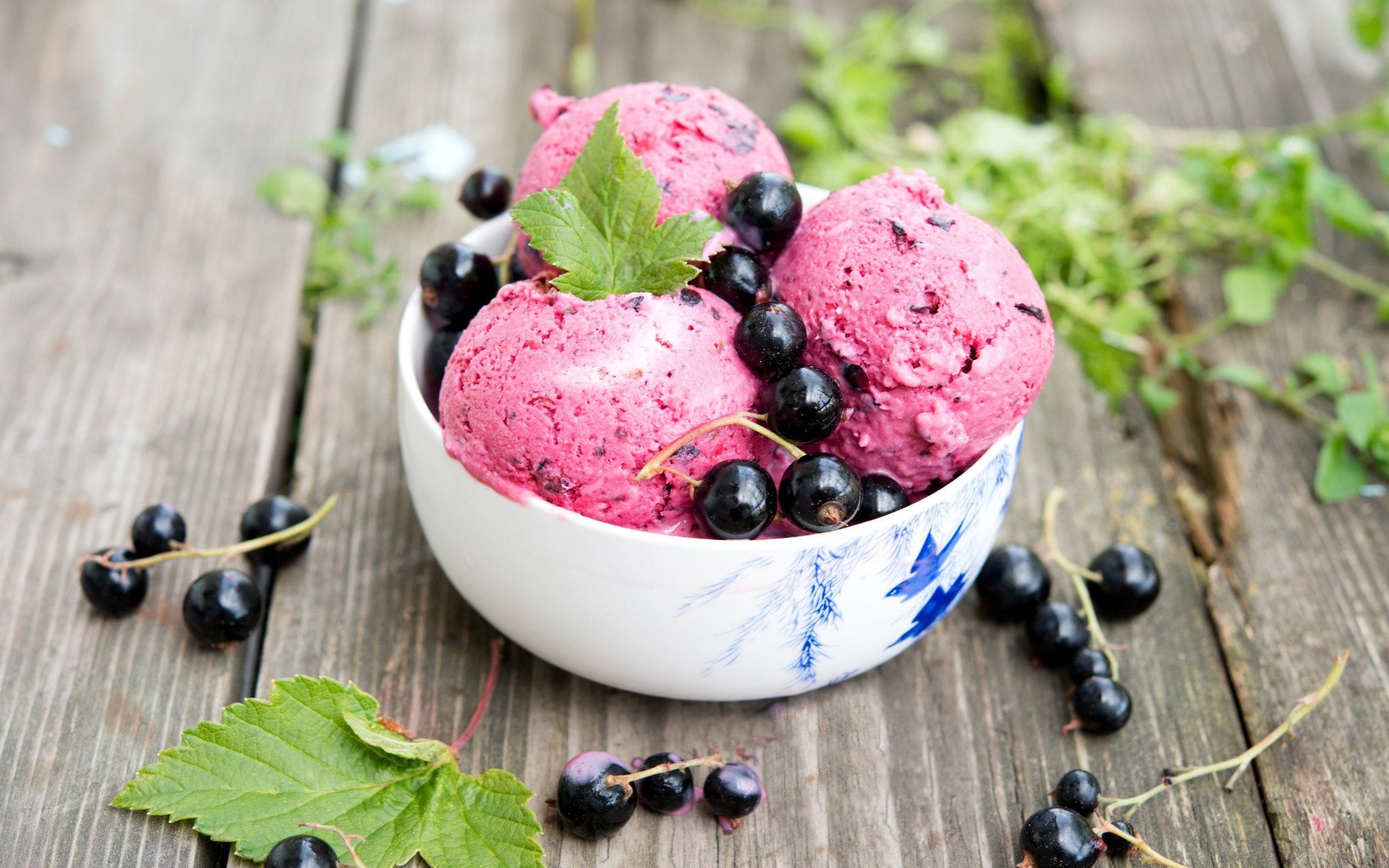 Currant ice cream dessert, Sweet and tangy, Satisfying treat, High quality wallpaper, 2560x1600 HD Desktop