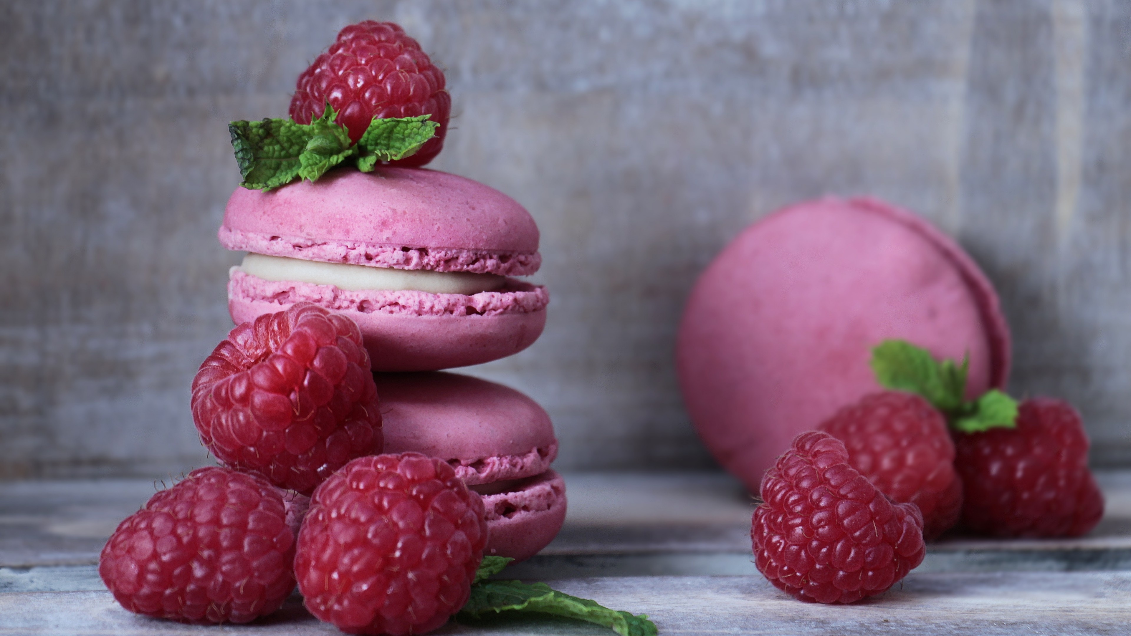 Macaron: Macarons, Can be found in a wide variety of flavors. 3840x2160 4K Background.