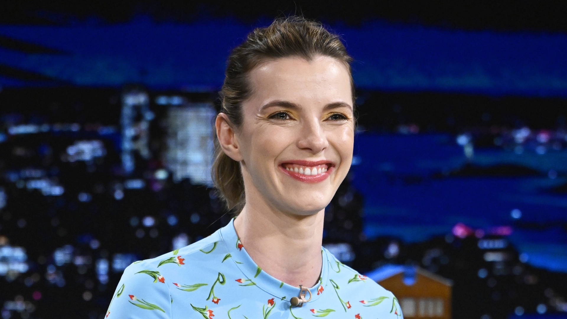 Betty Gilpin, The Tonight Show Starring Jimmy Fallon, Left in body bag, Law & Order Criminal Intent, 1920x1080 Full HD Desktop
