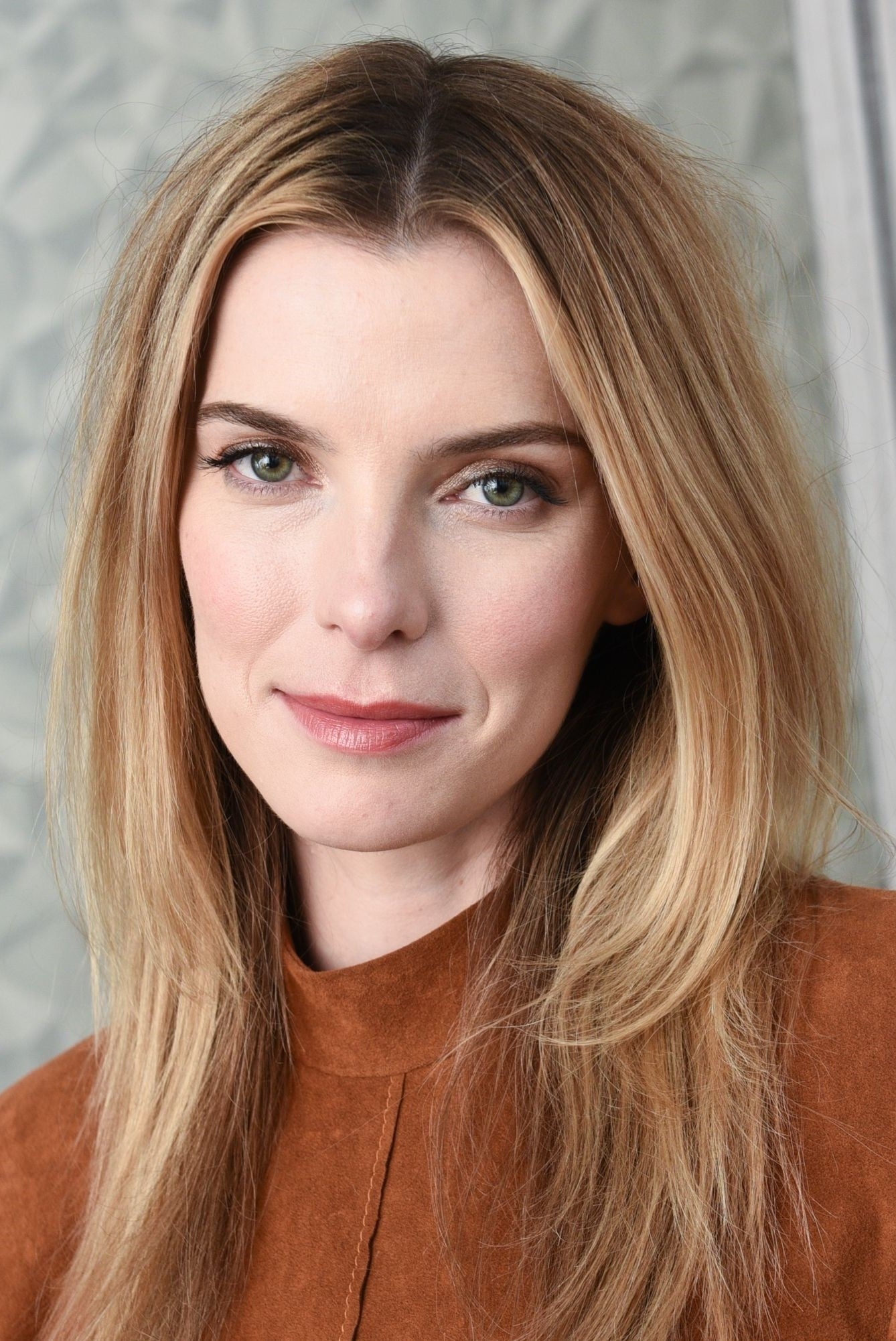 Betty Gilpin, Films and biography, Versatile talent, Informative articles, 1340x2010 HD Phone