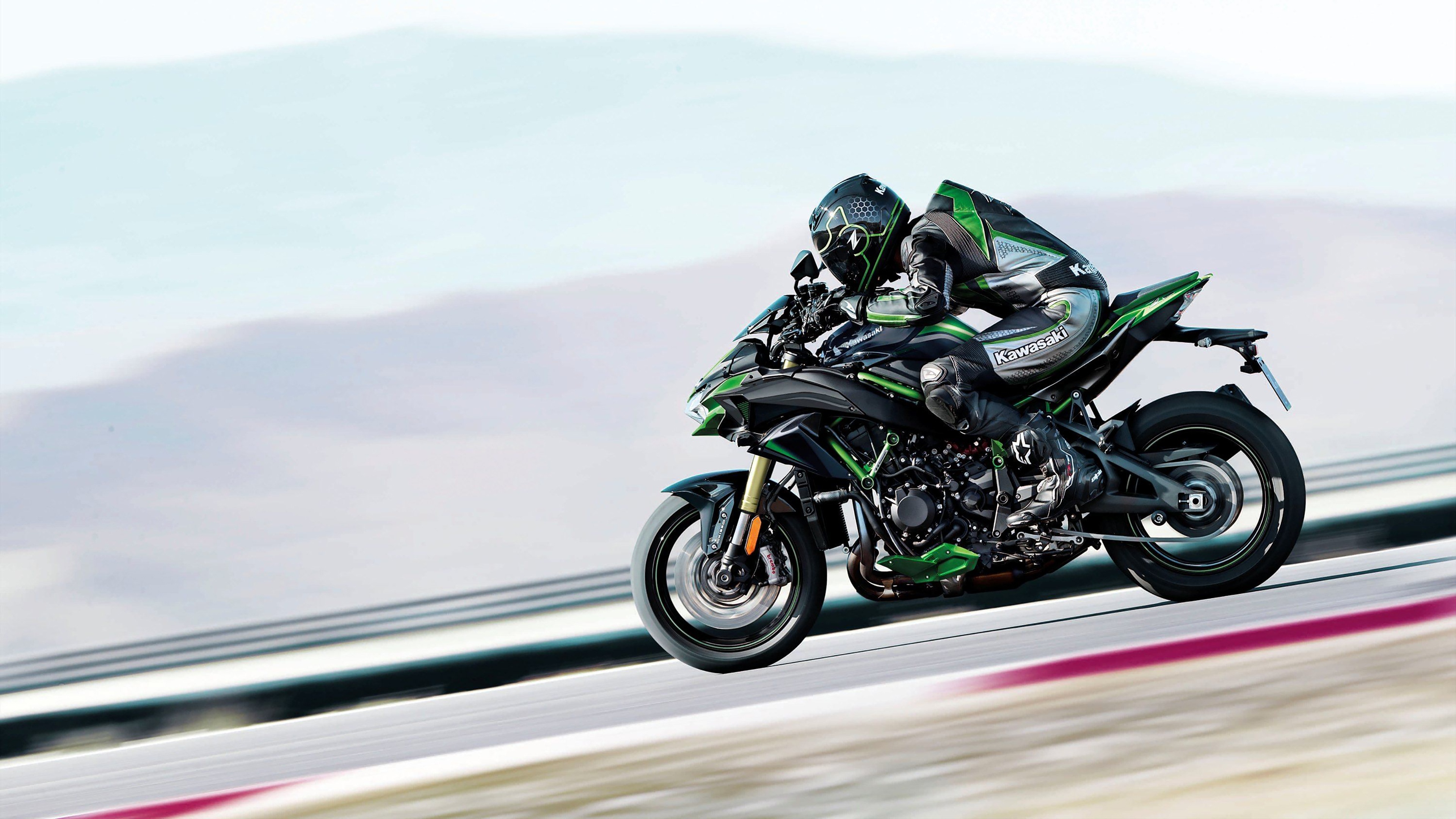 Kawasaki Z H2, Extreme power unleashed, Thrilling performance, Aggressive stance, 3840x2160 4K Desktop