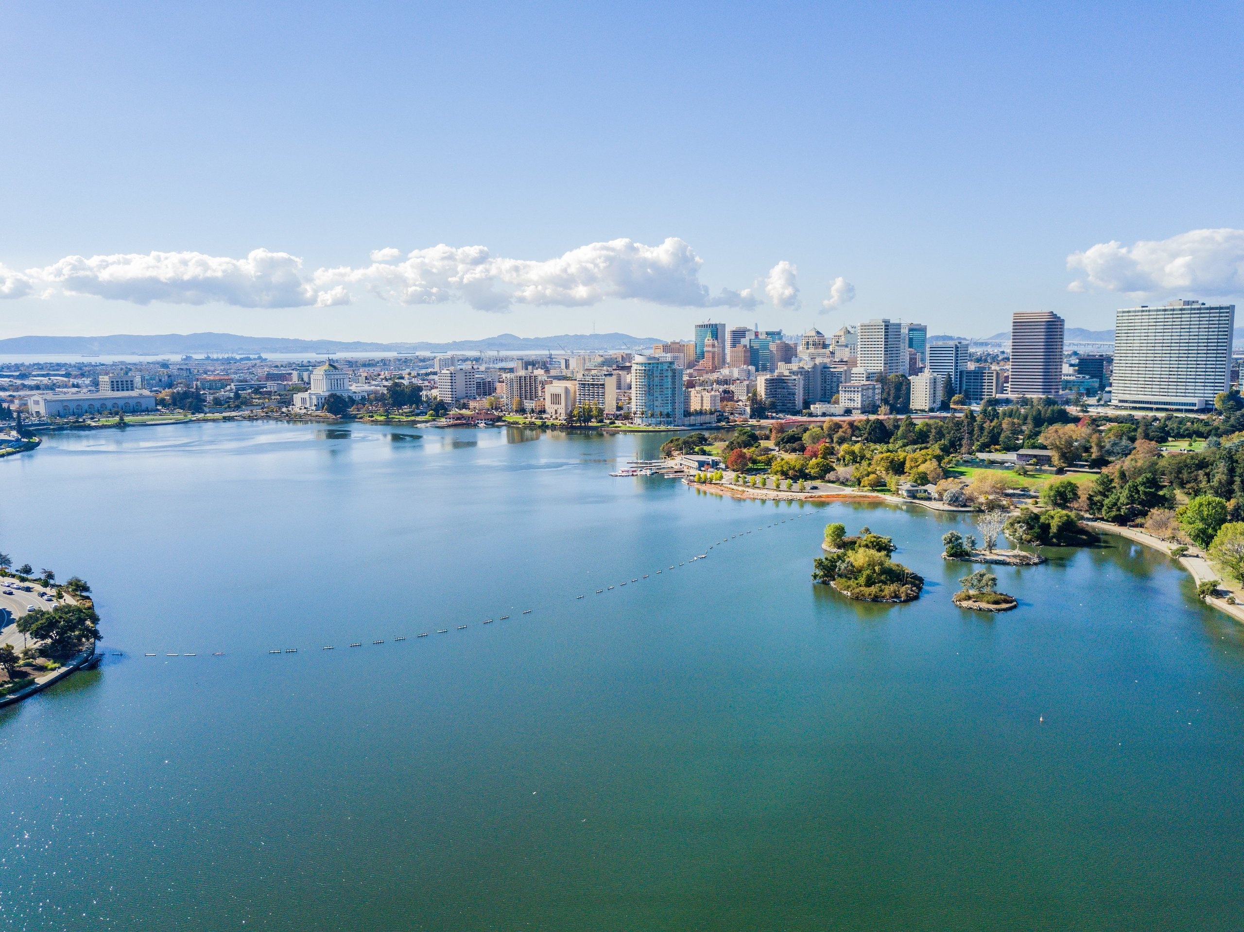 Oakland skyline, California destination, Urban charm, Breathtaking vistas, 2560x1920 HD Desktop