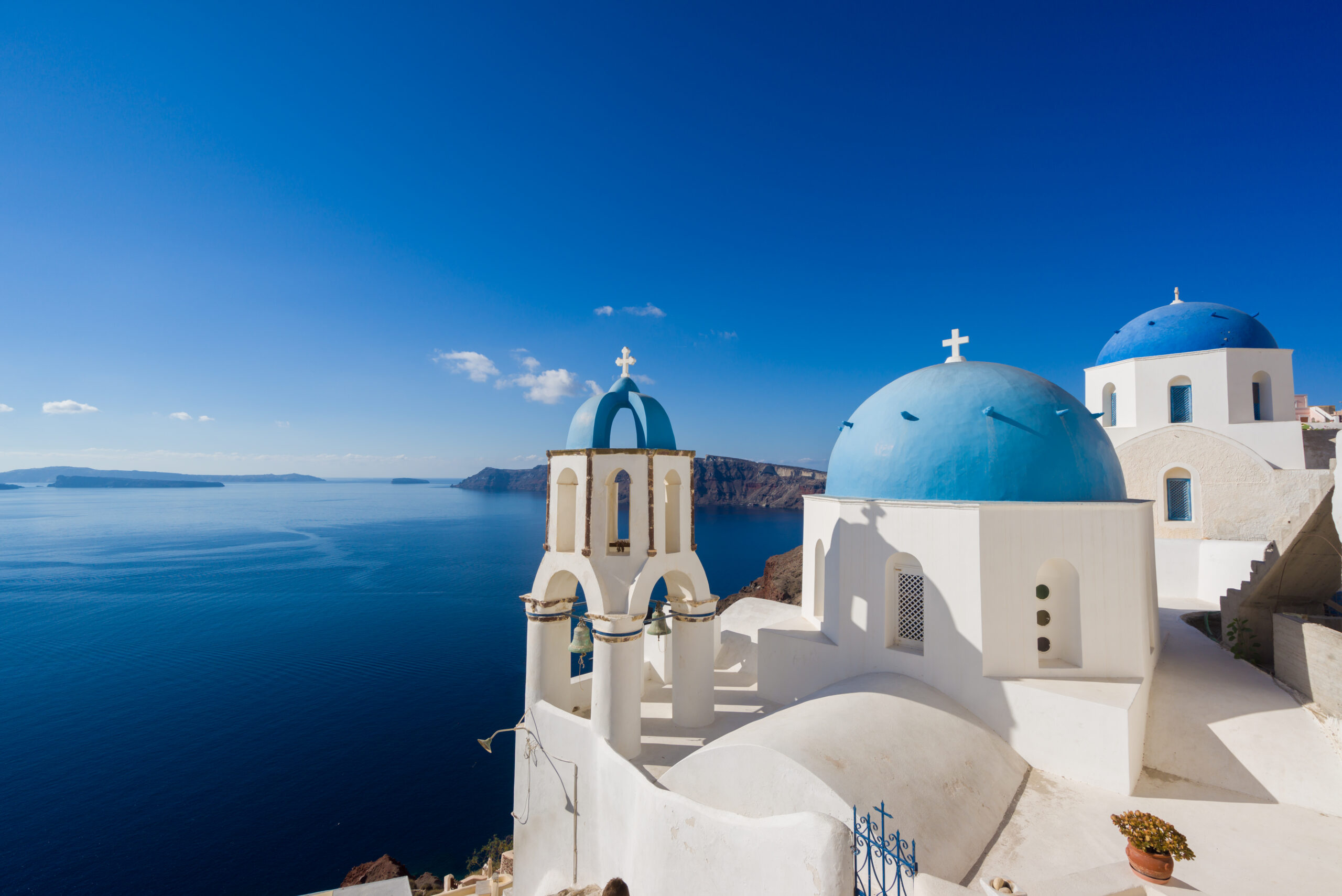 Blue Domes of Oia, Discover Santorini pearl, Cliff, Santorini, 2560x1710 HD Desktop