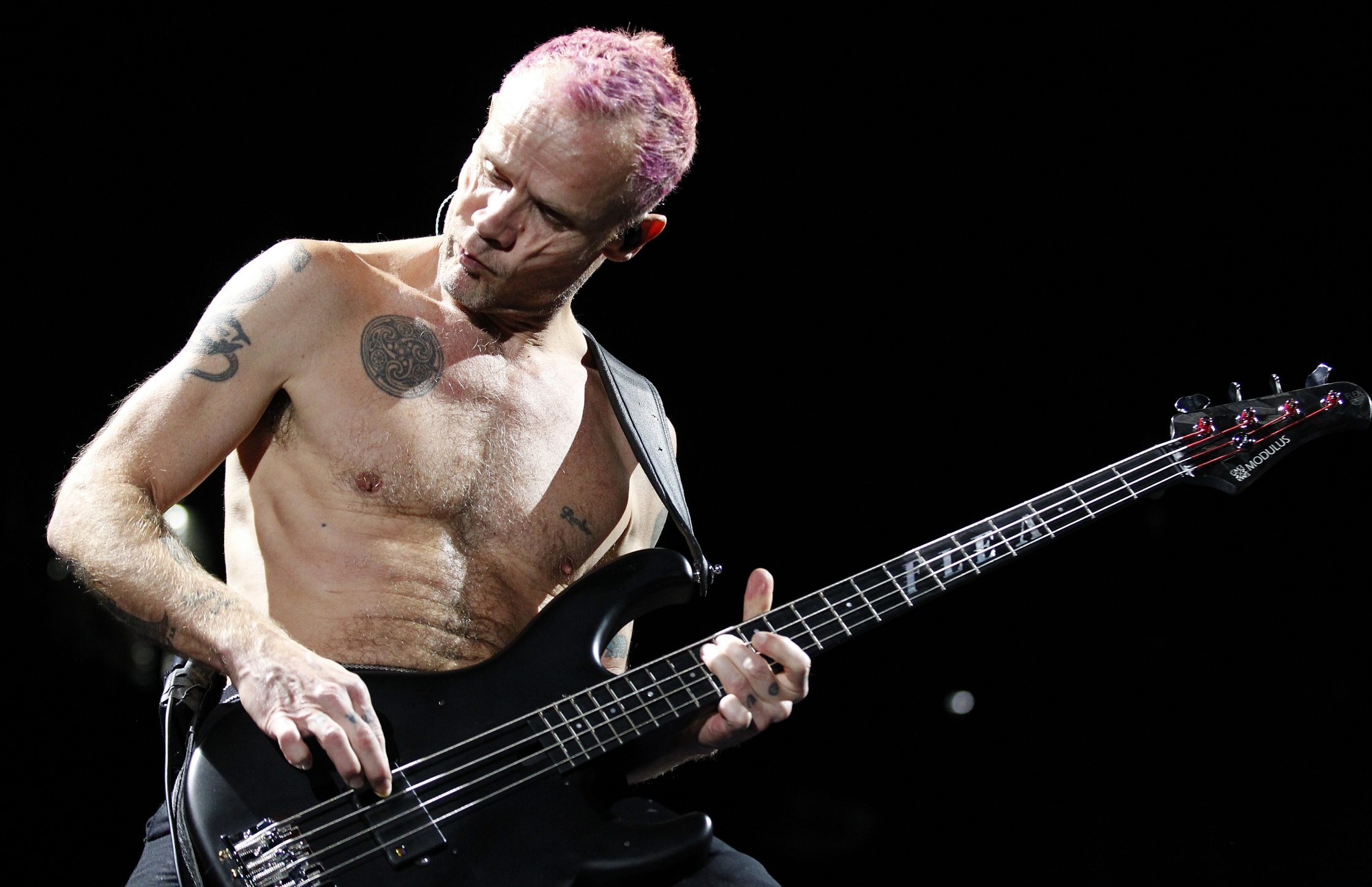 Flea, Red Hot Chili Peppers, Recent performance review, 2250x1450 HD Desktop