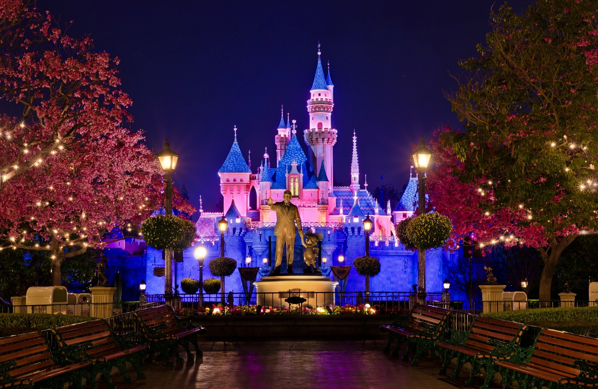 Disneyland: Opened on October 1, 1971, Statue, Mickey Mouse, Walt Disney. 2000x1300 HD Background.