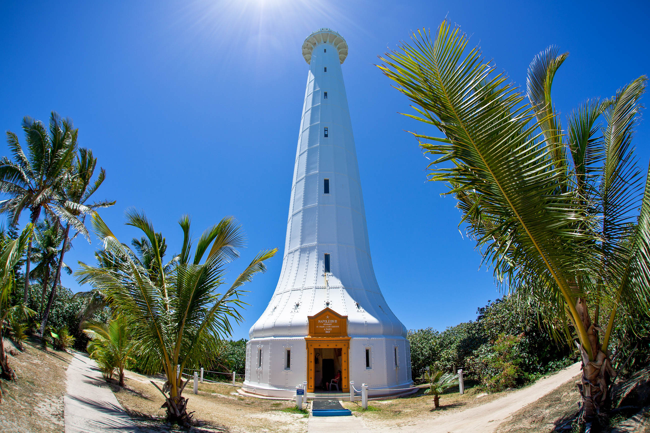 New Caledonia, Lighthouse on Amde, Franks Travelbox, South Pacific, 2600x1740 HD Desktop