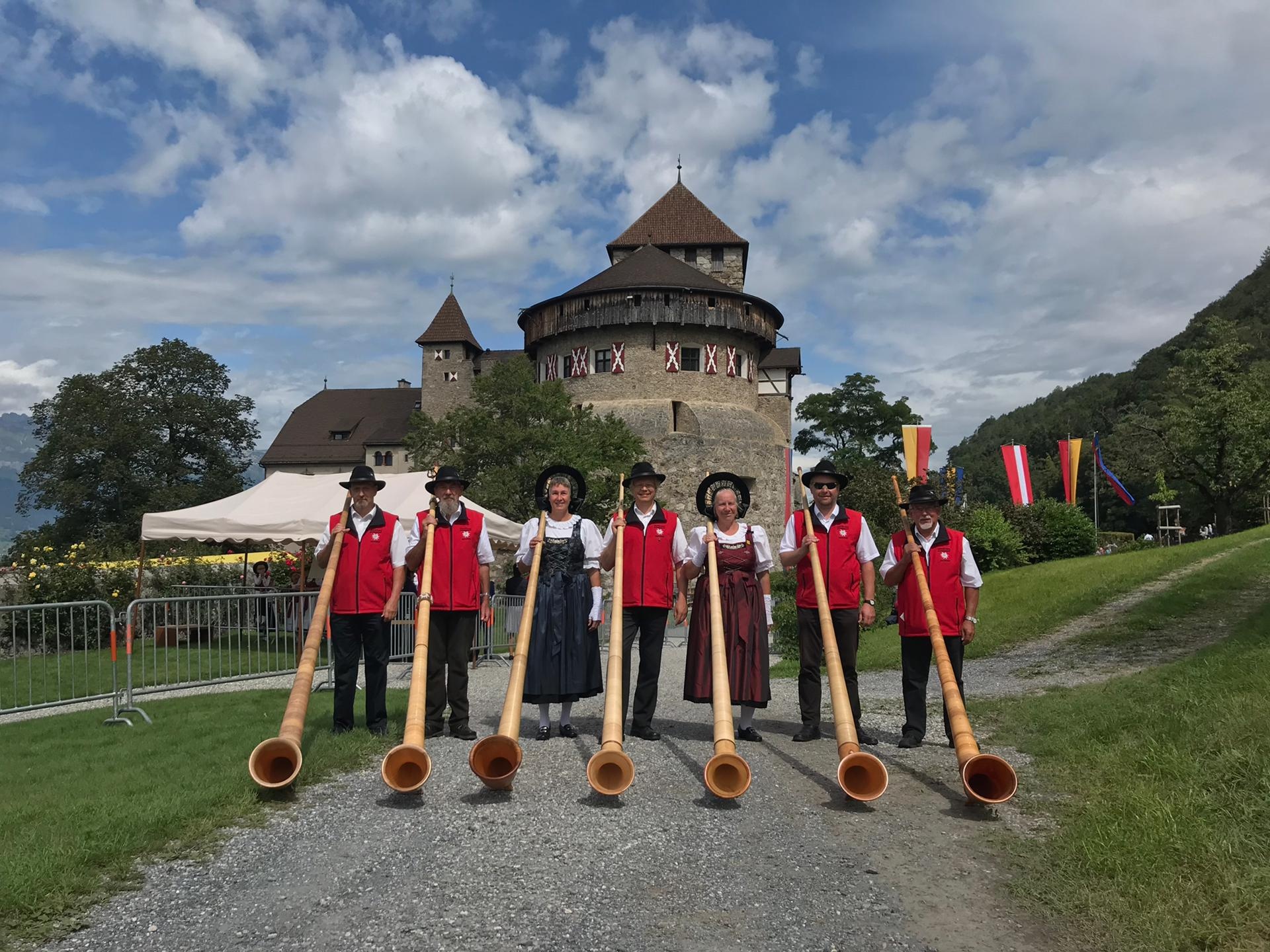 Alphorn: Alphorn group "Walserecho", Playing for the Princely House, The wind players. 1920x1440 HD Background.
