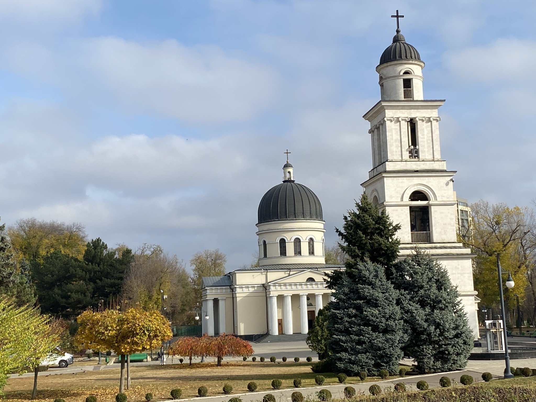 Chisinau, Moldova, COVID in November, The Baltican, 2050x1540 HD Desktop
