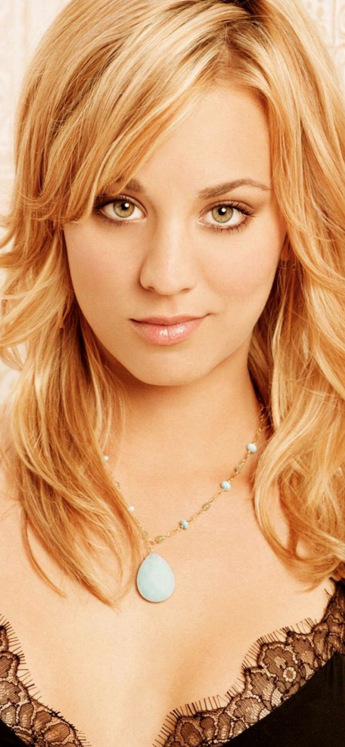 The Big Bang Theory: Kaley Cuoco as Penny, An aspiring actress from Omaha, Nebraska. 1170x2540 HD Background.