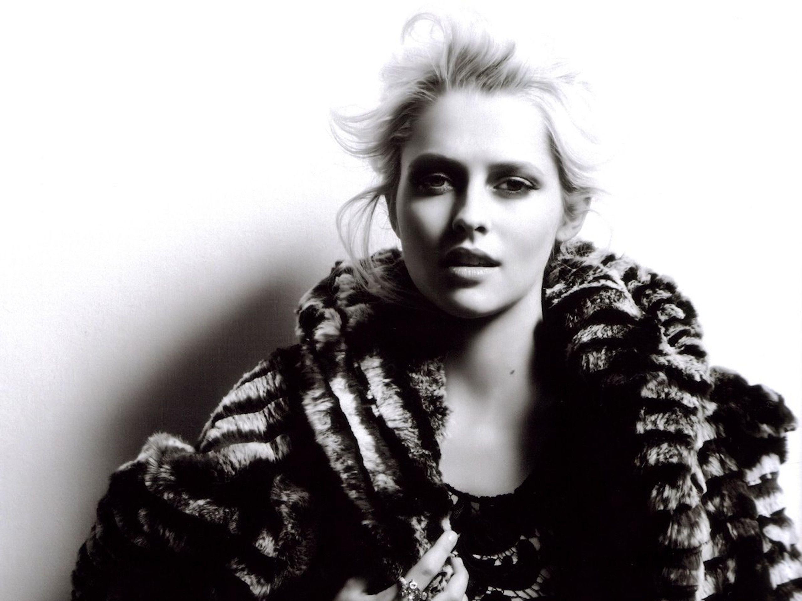 Teresa Palmer: Was the face of Sydney jeweller Jan Logan's "modern darling" collection in 2008. 2560x1920 HD Background.