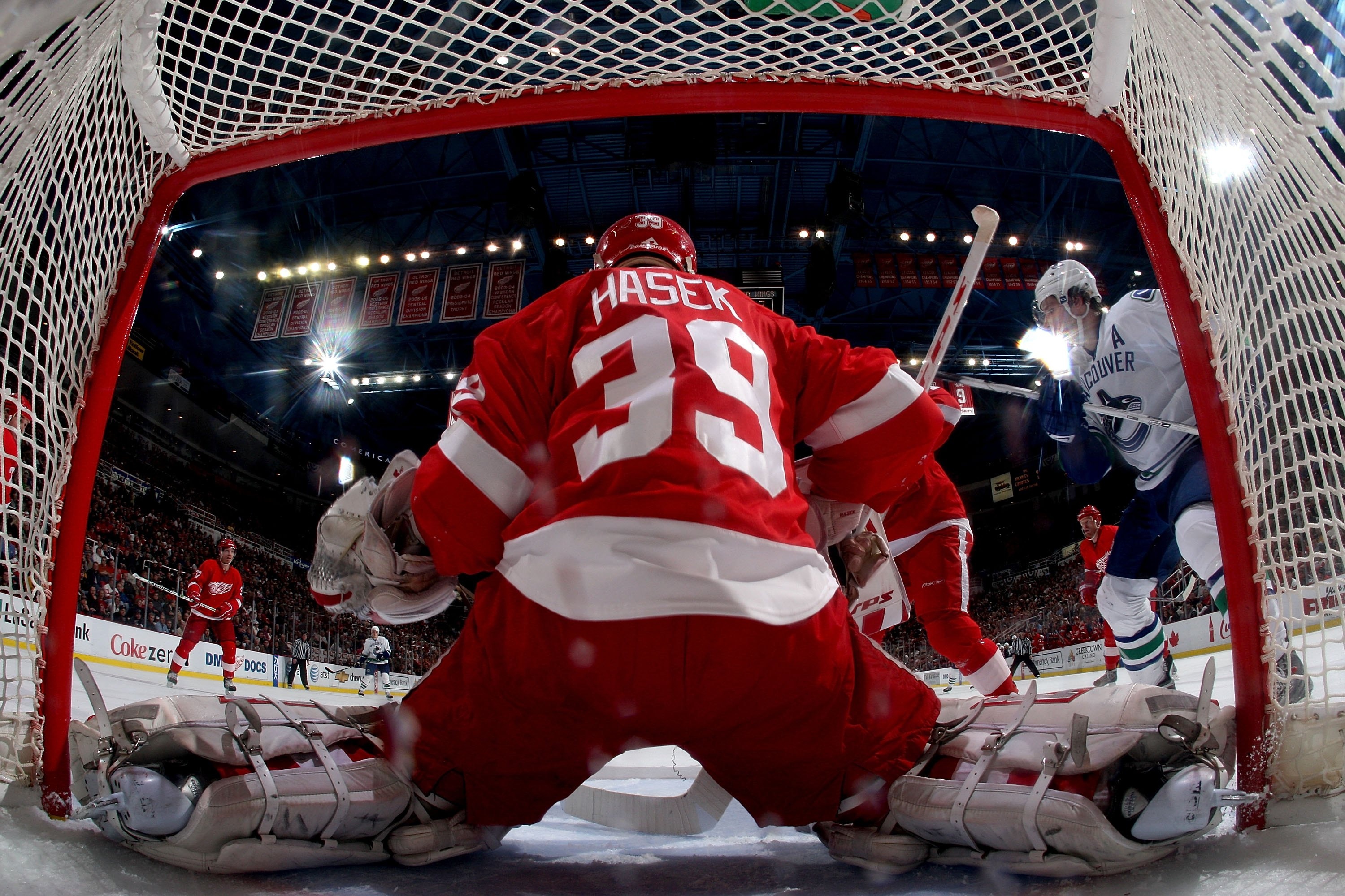 Detroit Red Wings: Dominik Hasek, One of the most popular and successful franchises in the NHL. 3000x2000 HD Background.