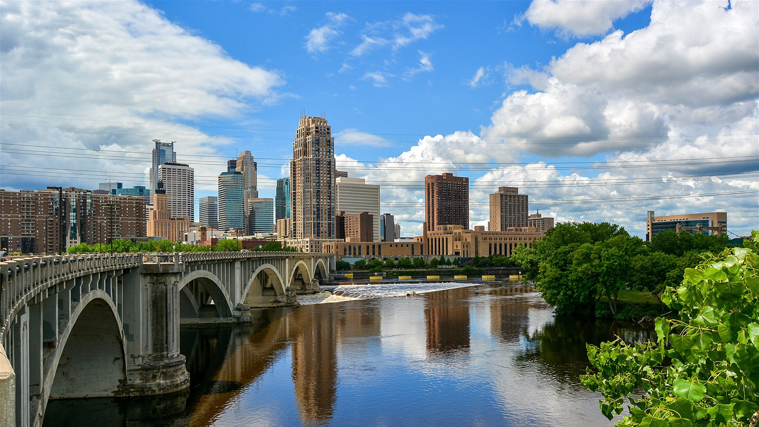 The Mississippi River, Mighty waterway, Urban backdrop, Minneapolis charm, 2560x1440 HD Desktop