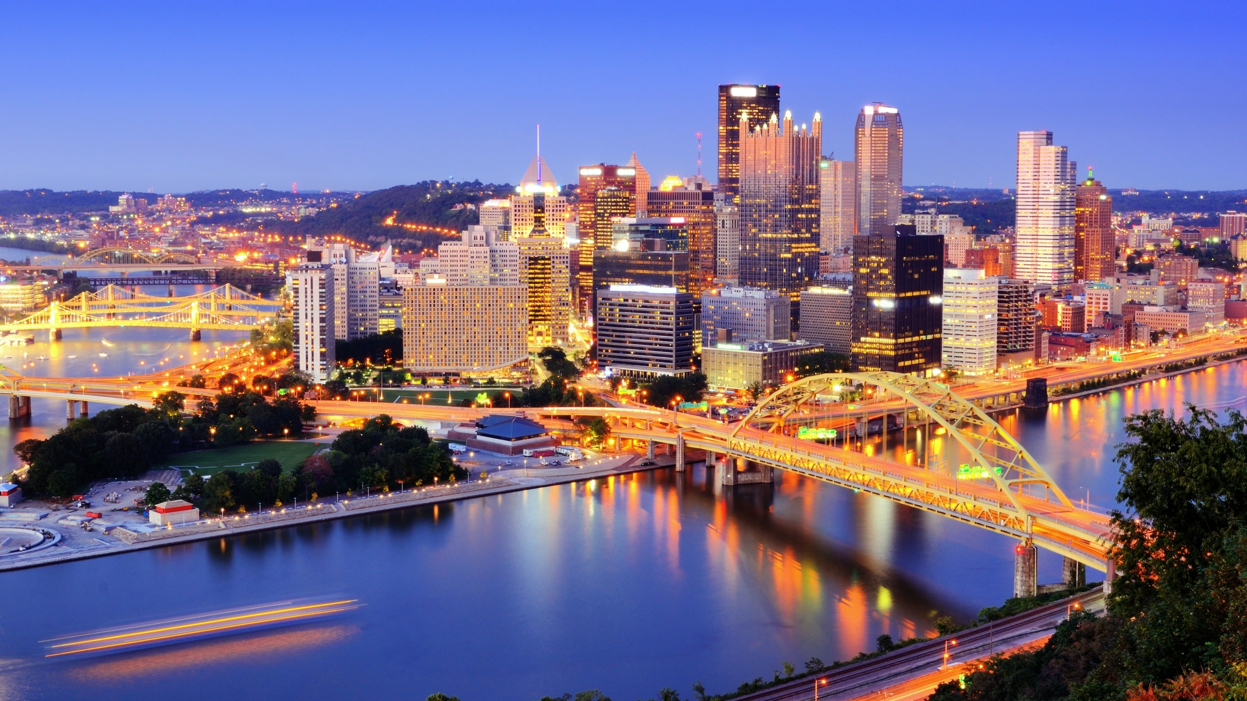 Pittsburgh Skyline, Cultural capital, Unlikely destination, Vibrant city, 2570x1450 HD Desktop