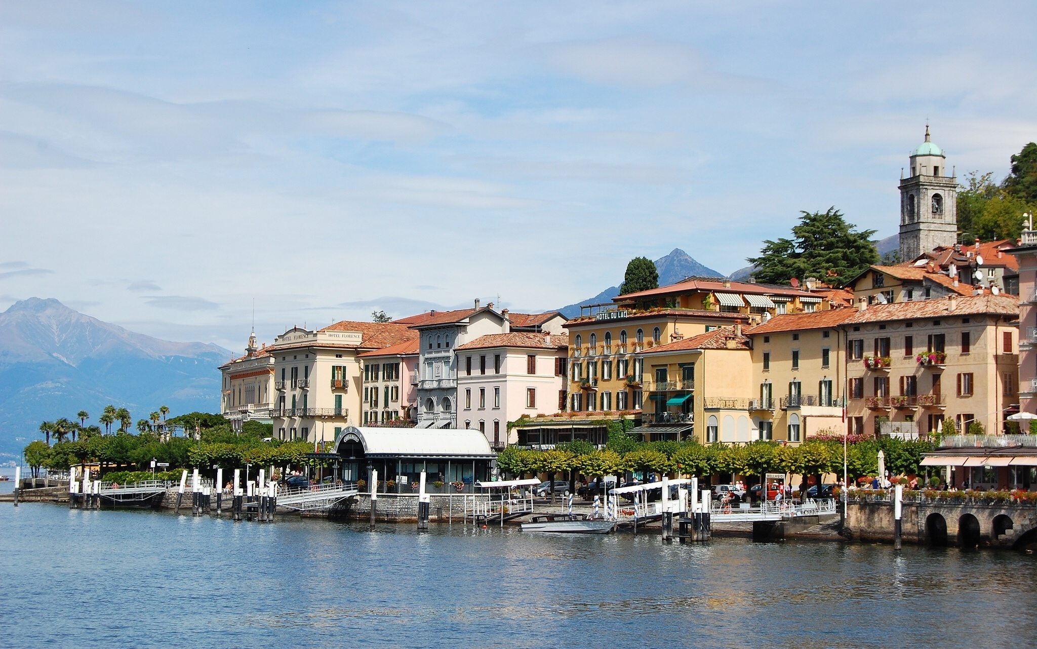 Lake Como beauty, Wallpaper masterpiece, Italian gem, Breathtaking scenery, 2050x1290 HD Desktop