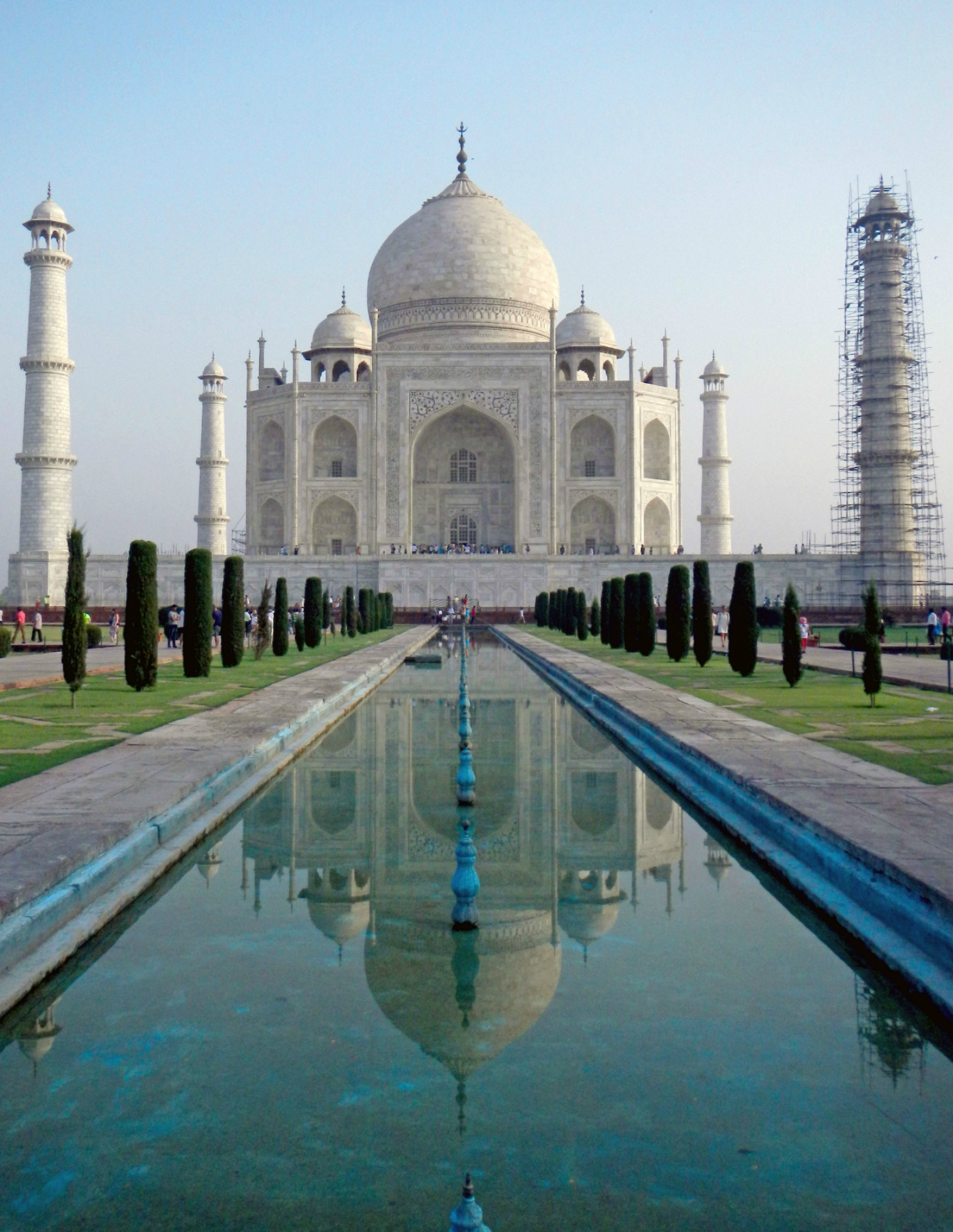 Taj Mahal, Crow flies to Agra, Mughal emperor's tribute, Architectural grandeur, 1520x1960 HD Phone