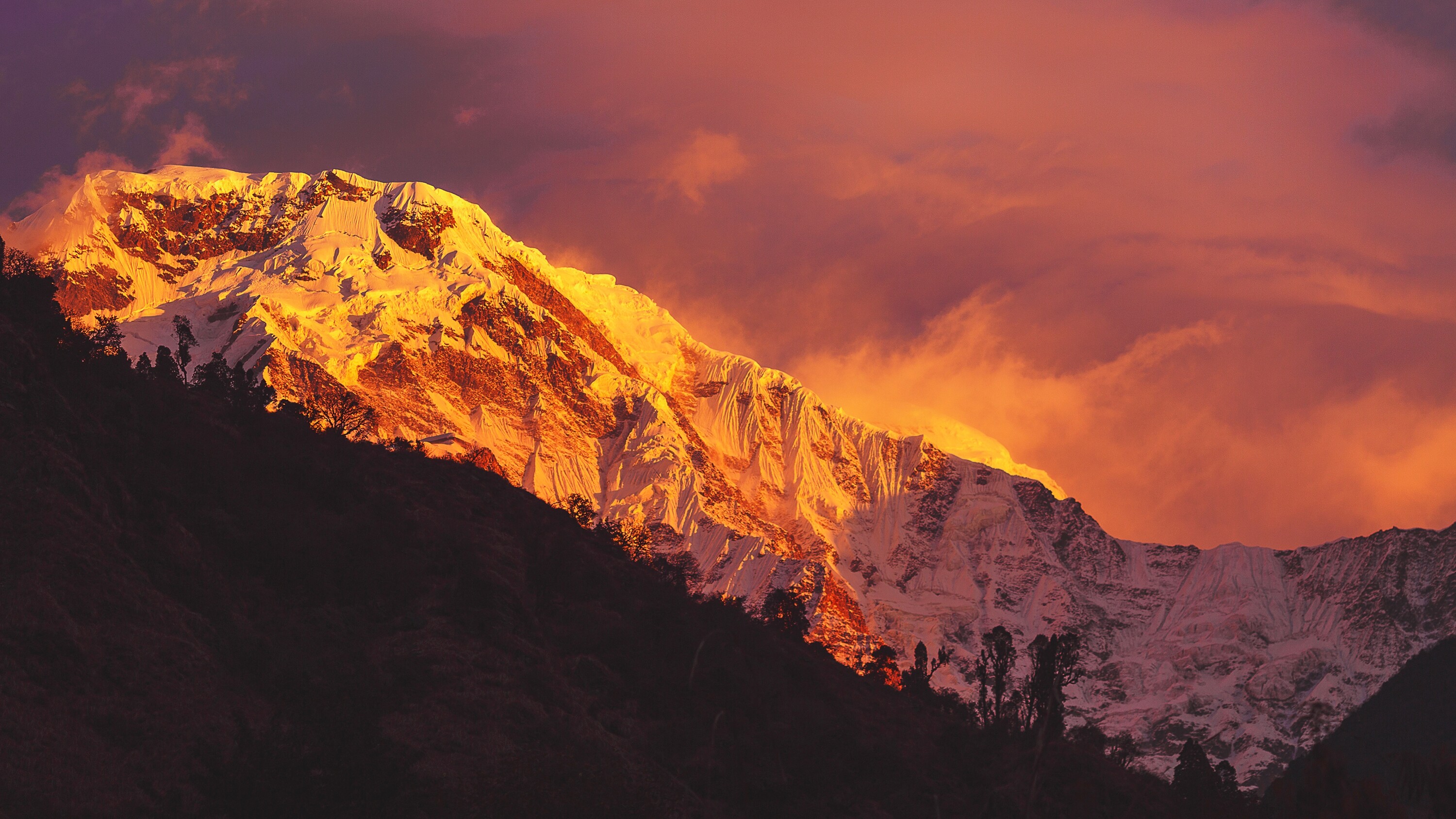 Himalayas: The range varies in width from 220 miles in the west to 93 miles in the east. 3000x1690 HD Wallpaper.