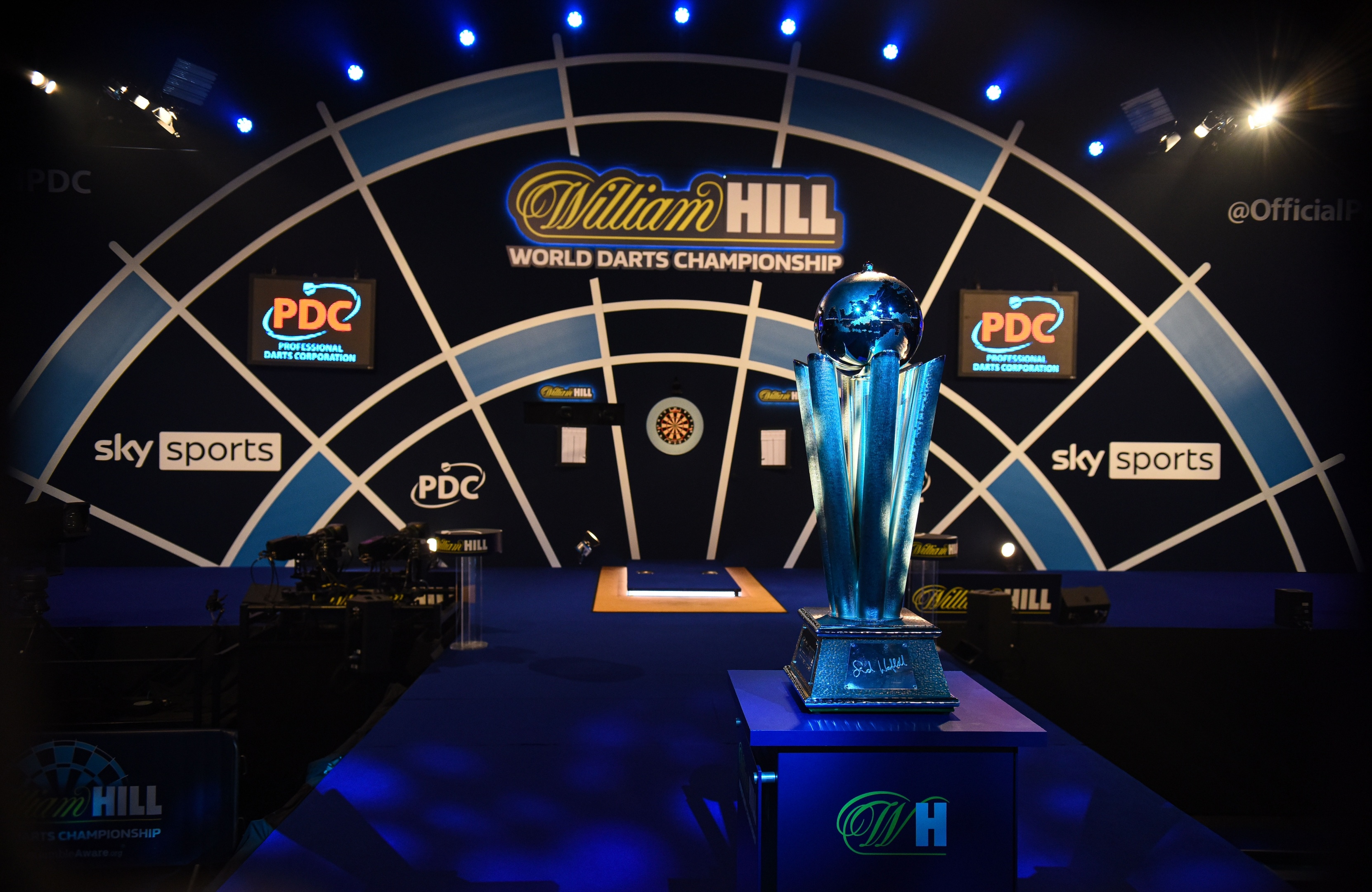 Darts: 2021/22 William Hill World Darts Championship, London's Alexandra Palace, PDC. 3330x2160 HD Background.