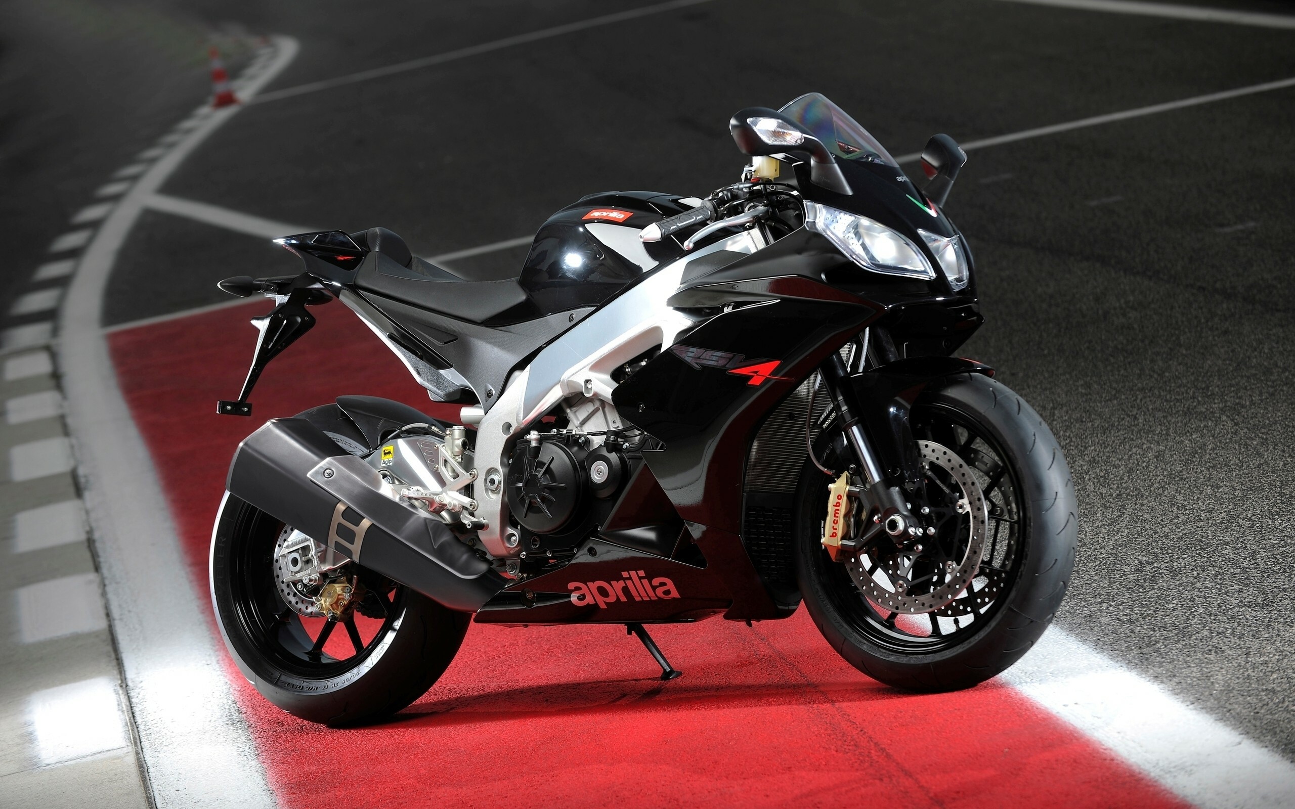Aprilia: RS4, Unveiled on 22 February 2008, at the International Piaggio Group Convention in Milan, Italy. 2560x1600 HD Background.