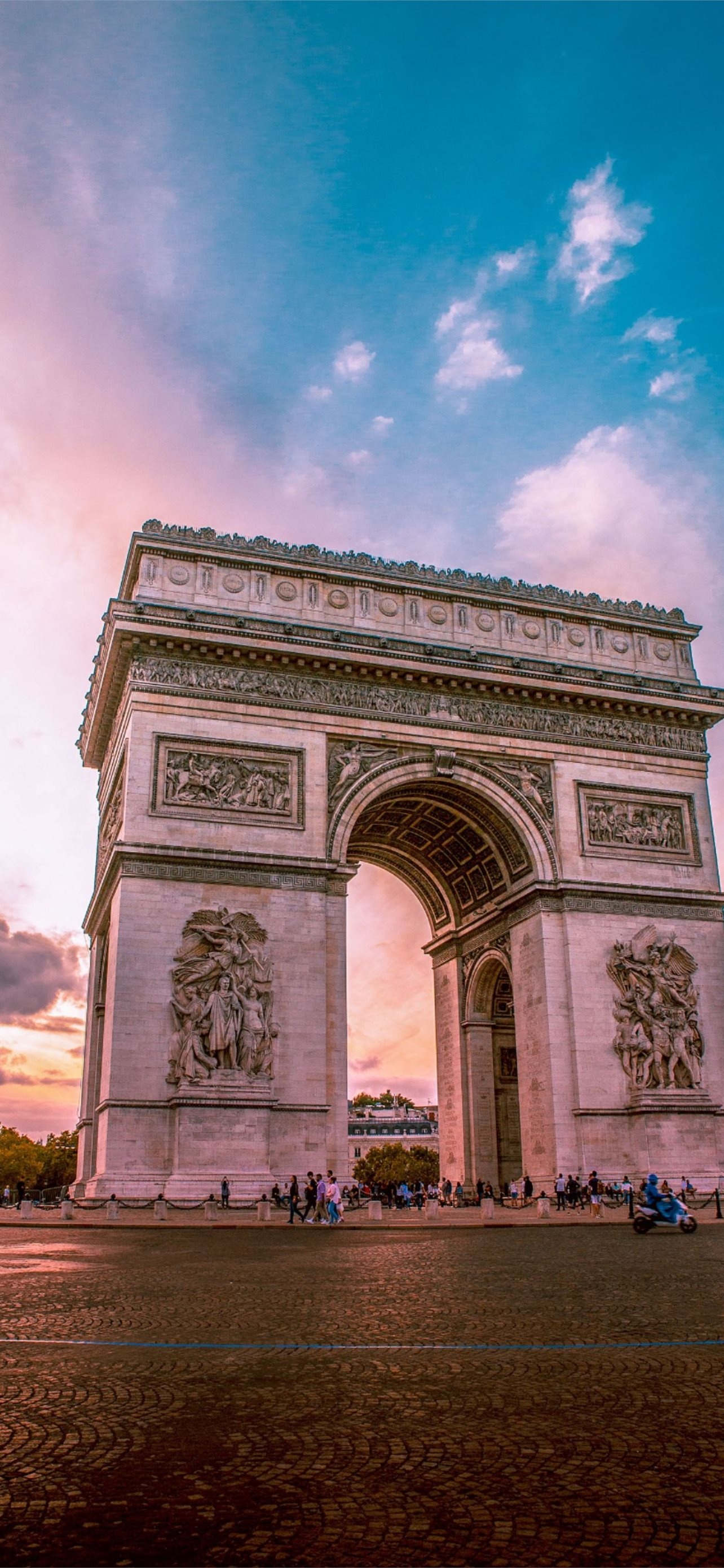 Arc de Triomphe, Elegant design, iPhone wallpaper, Parisian elegance, 1290x2780 HD Handy