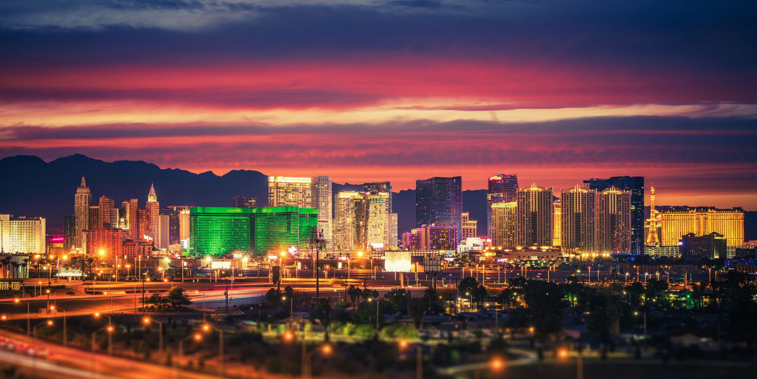 Las Vegas Skyline, Dusk views, Vegas Strong, Resilient city, 2560x1290 HD Desktop