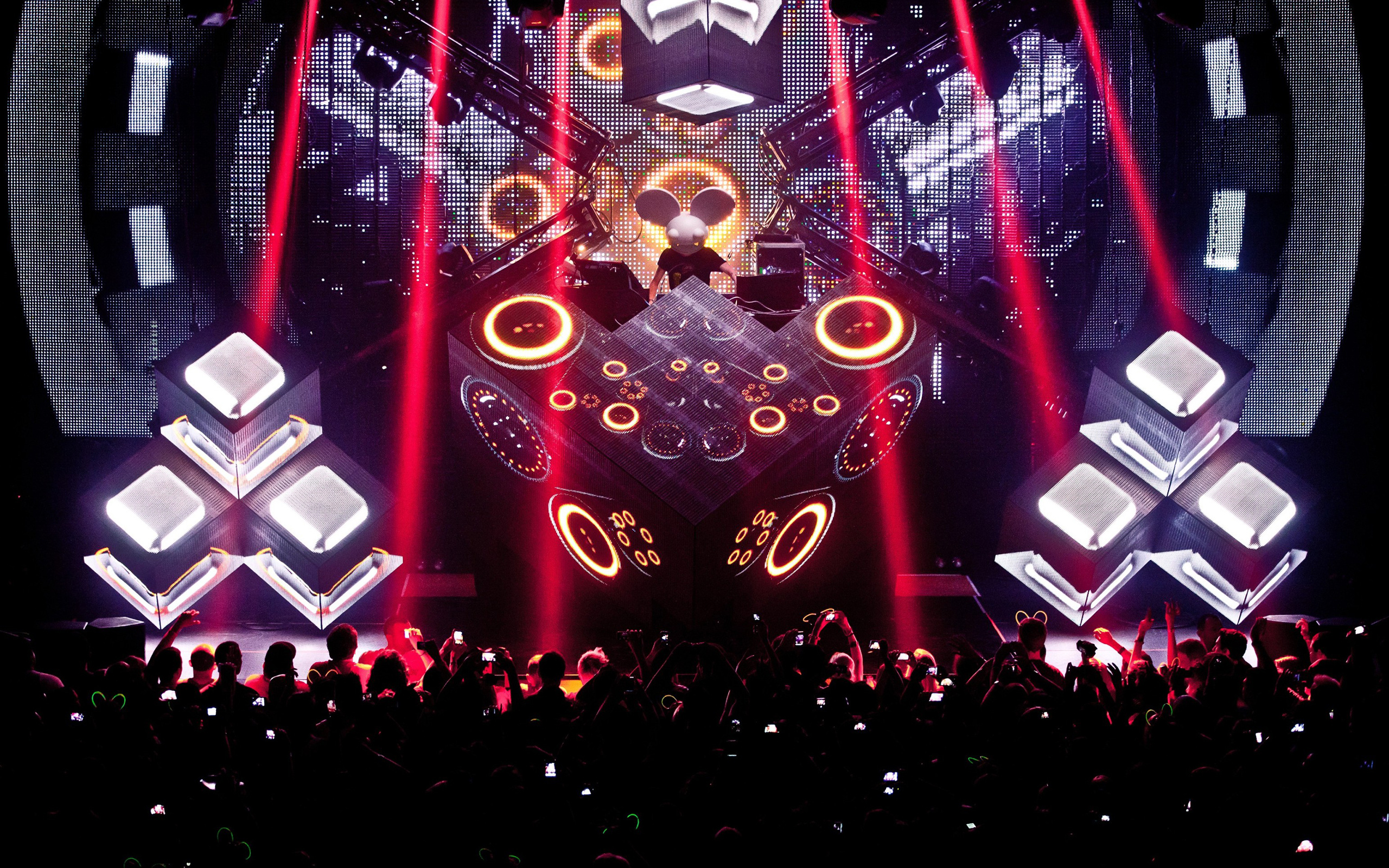 Concert: Deadmau5, A Canadian electronic music producer and DJ, 'Cube V3' tour. 2560x1600 HD Wallpaper.