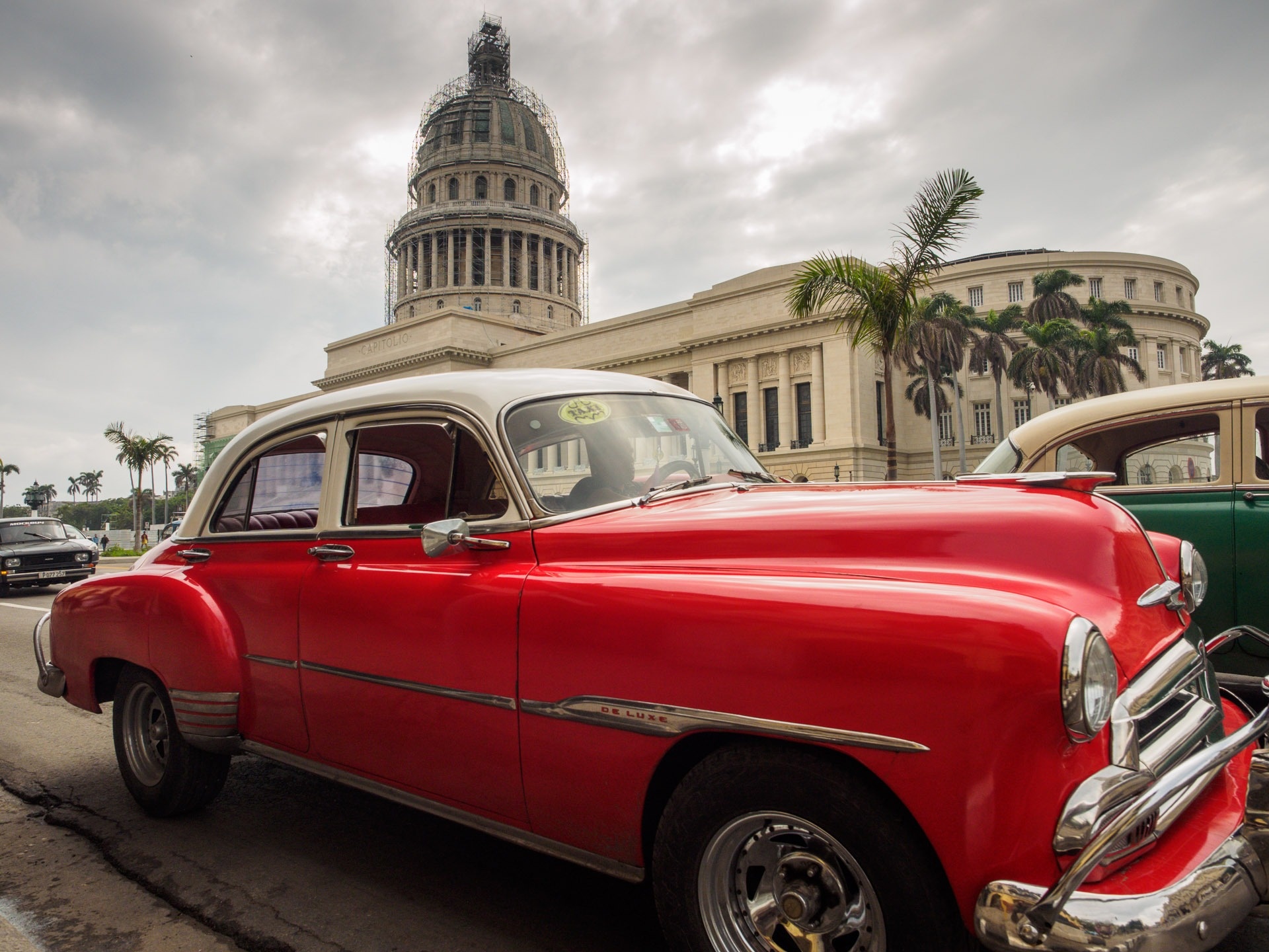 Classic car photography, Capitolio backdrop, Havana streets, Vintage charm, 1920x1440 HD Desktop