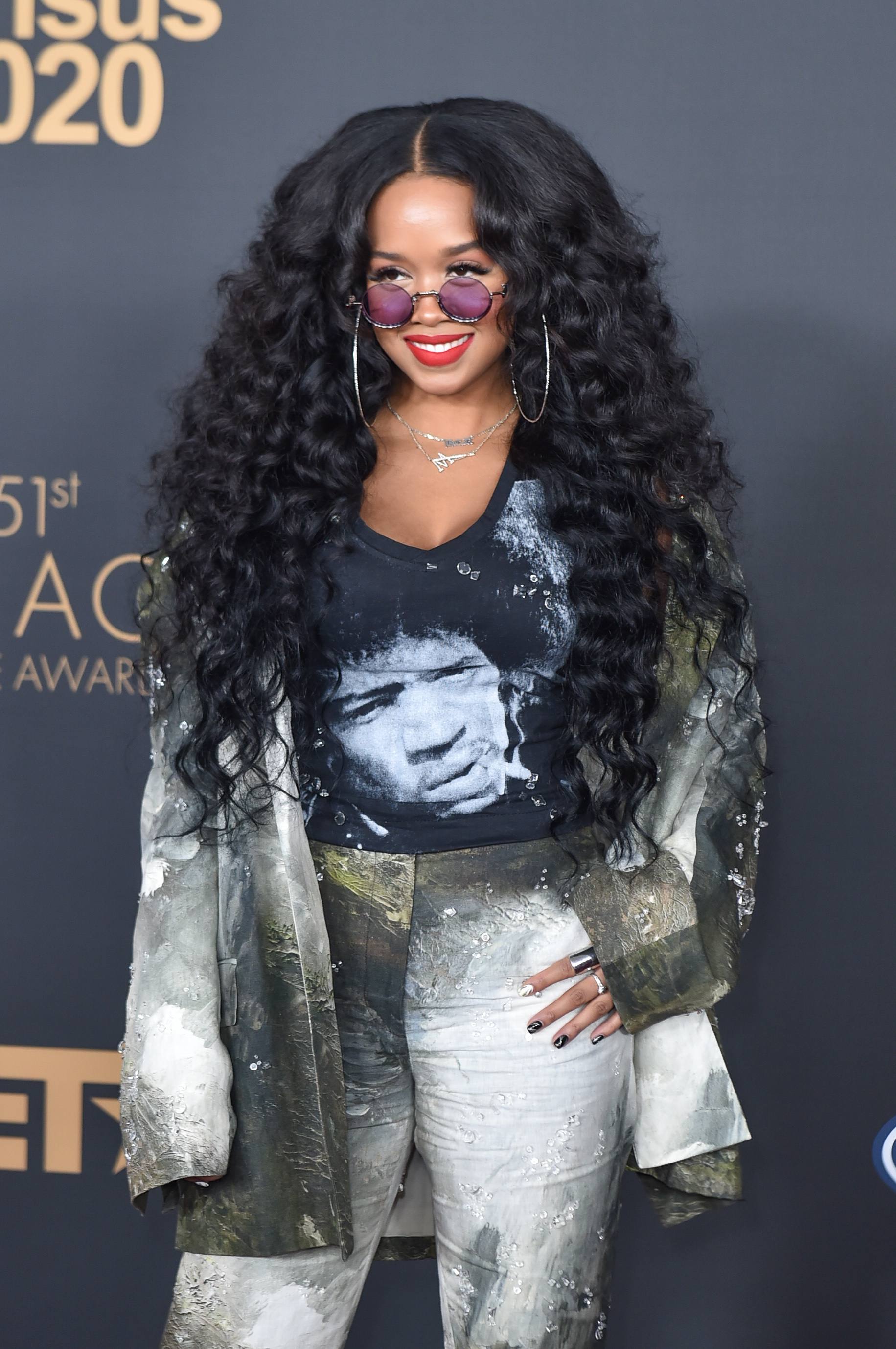 H.E.R.: Grammy Award winner, Song of the Year, "I Can't Breathe". 1840x2760 HD Wallpaper.