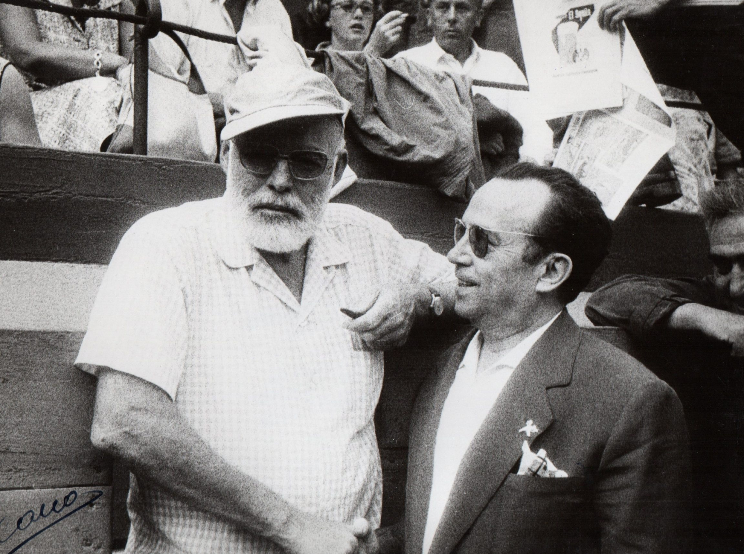 Ernest Hemingway, Original photograph, Spain famous, Restoration center, 2560x1910 HD Desktop