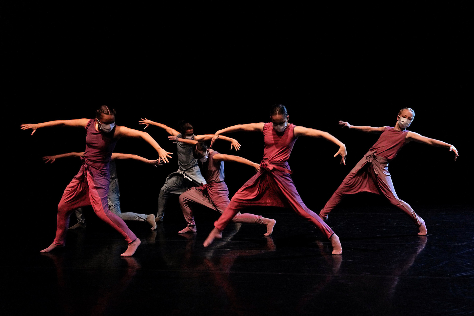 Contemporary Dance: Ballet-influenced leg movements, Floor work, Choreography. 1920x1280 HD Background.