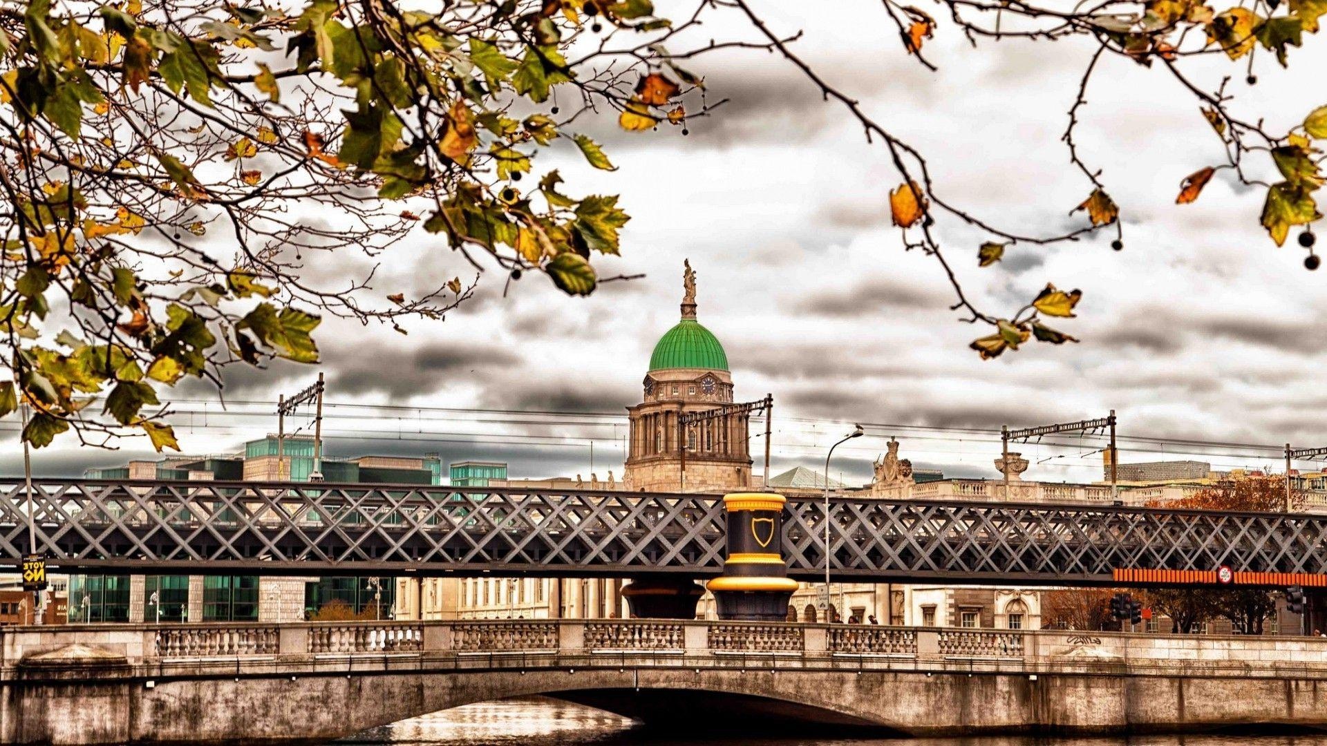 Dublin: Loopline Bridge, Designed by John Chaloner Smith. 1920x1080 Full HD Background.