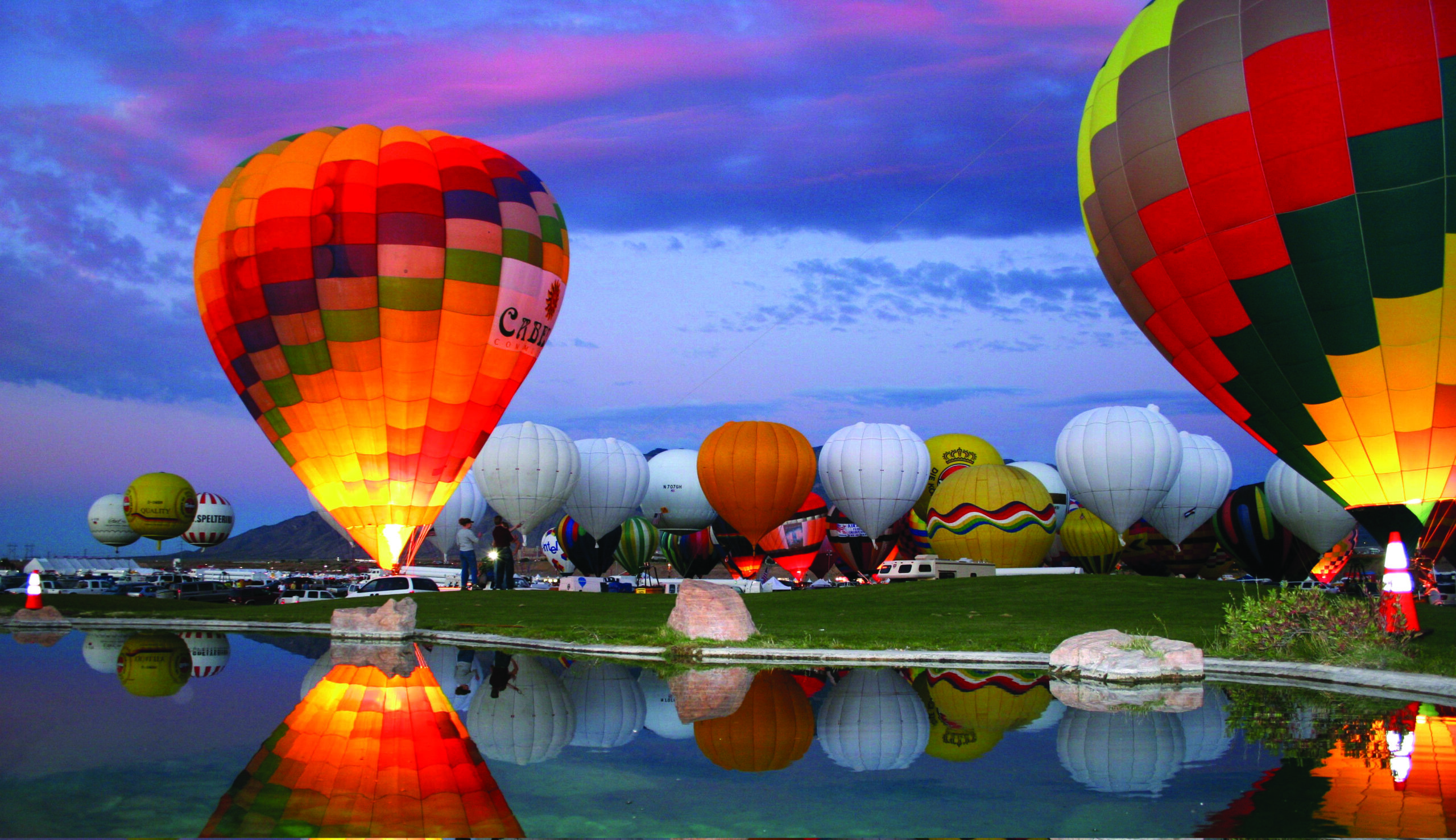 Albuquerque balloon fiesta, Flying longhorns, New Mexico travels, Albuquerque city, 2560x1480 HD Desktop