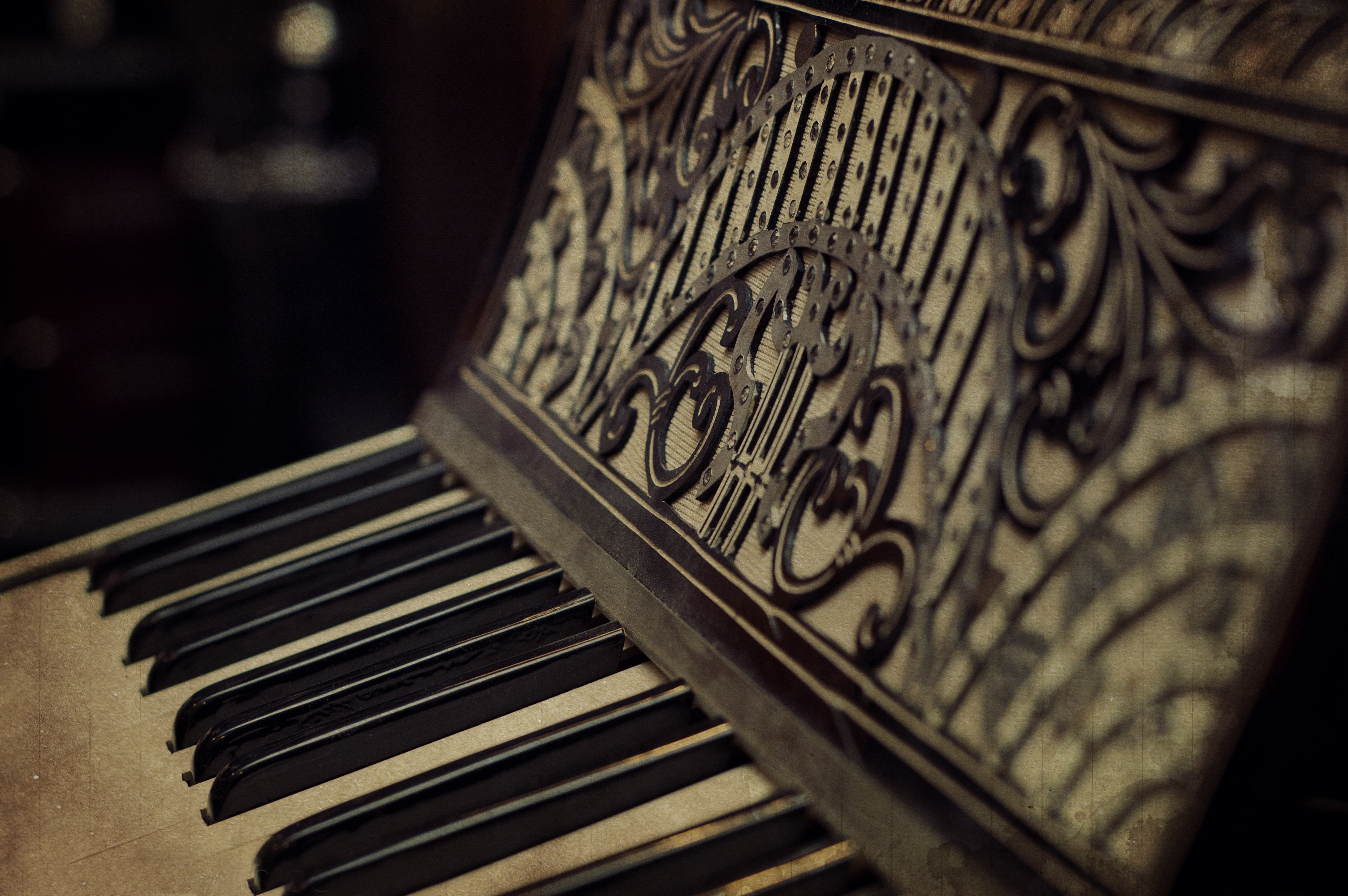 Grand Piano: Music instrument with a row of keys that the performer presses down or strikes with the fingers and thumbs. 3010x2000 HD Wallpaper.